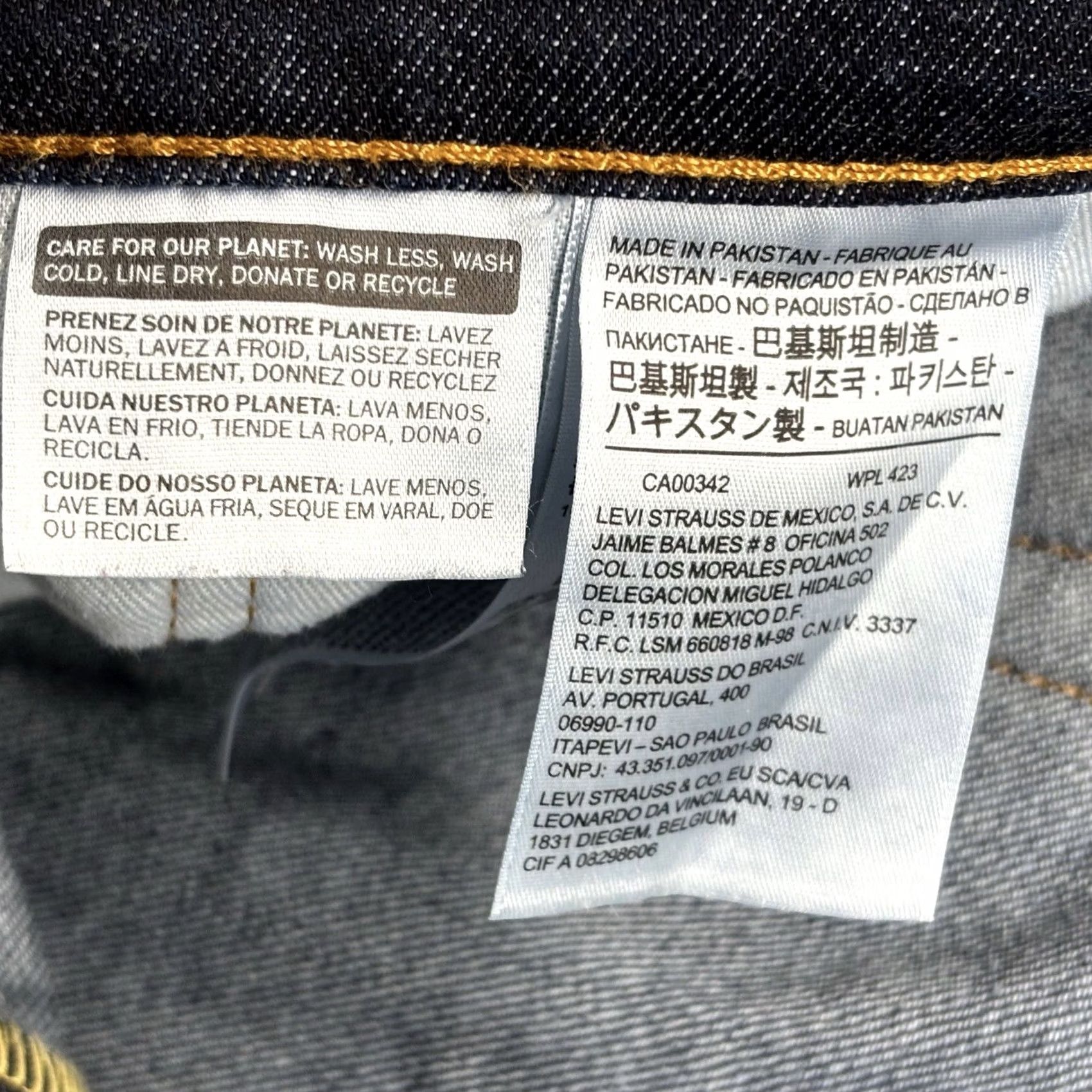 Vintage Levi’s 541 Jeans Athletic Taper W39 L34 Dark Wash Blue Zip Fly Mens Pant Jeans Size US 39 - 6 Thumbnail