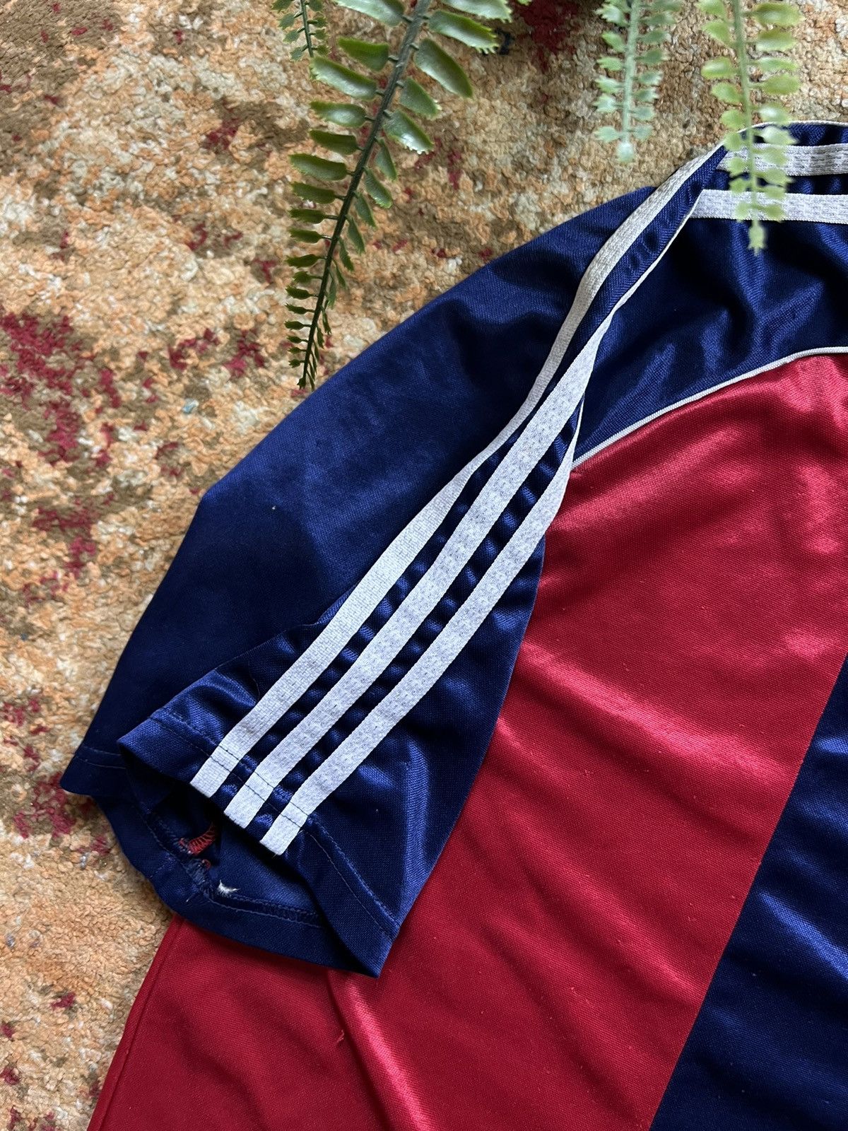 Adidas × Vintage 🪬90’s ADIDAS BIG CENTR LOGO Y2K RETRO TEE Size US L / EU 52-54 / 3 - 6 Thumbnail