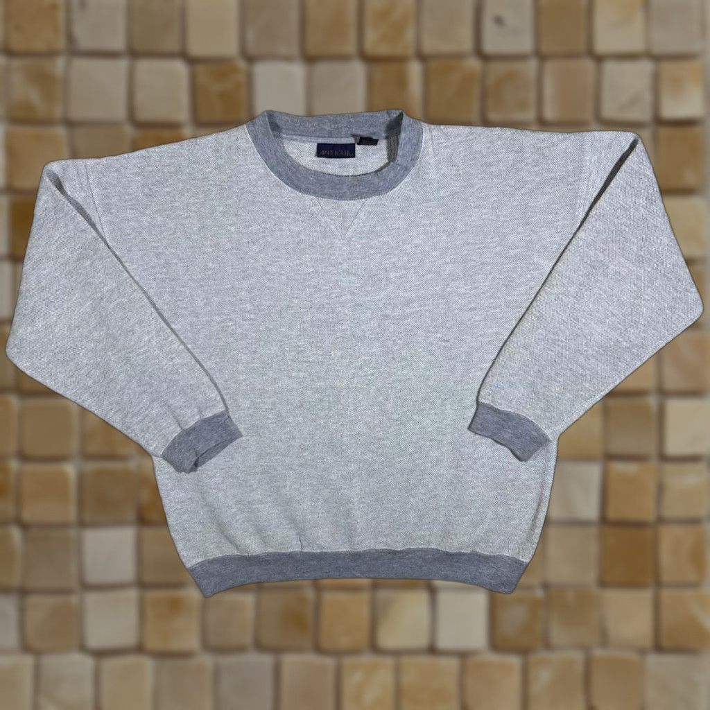 Vintage VINTAGE Antigua Classic Grey Cotton Polyester Blend Crewneck Sweatshirt L Mens XXL Measurements Pit to Pit 25" Length 27" Shoulder to Cuff 21" Gefahr? Size US L / EU 52-54 / 3 - 1 Thumbnail