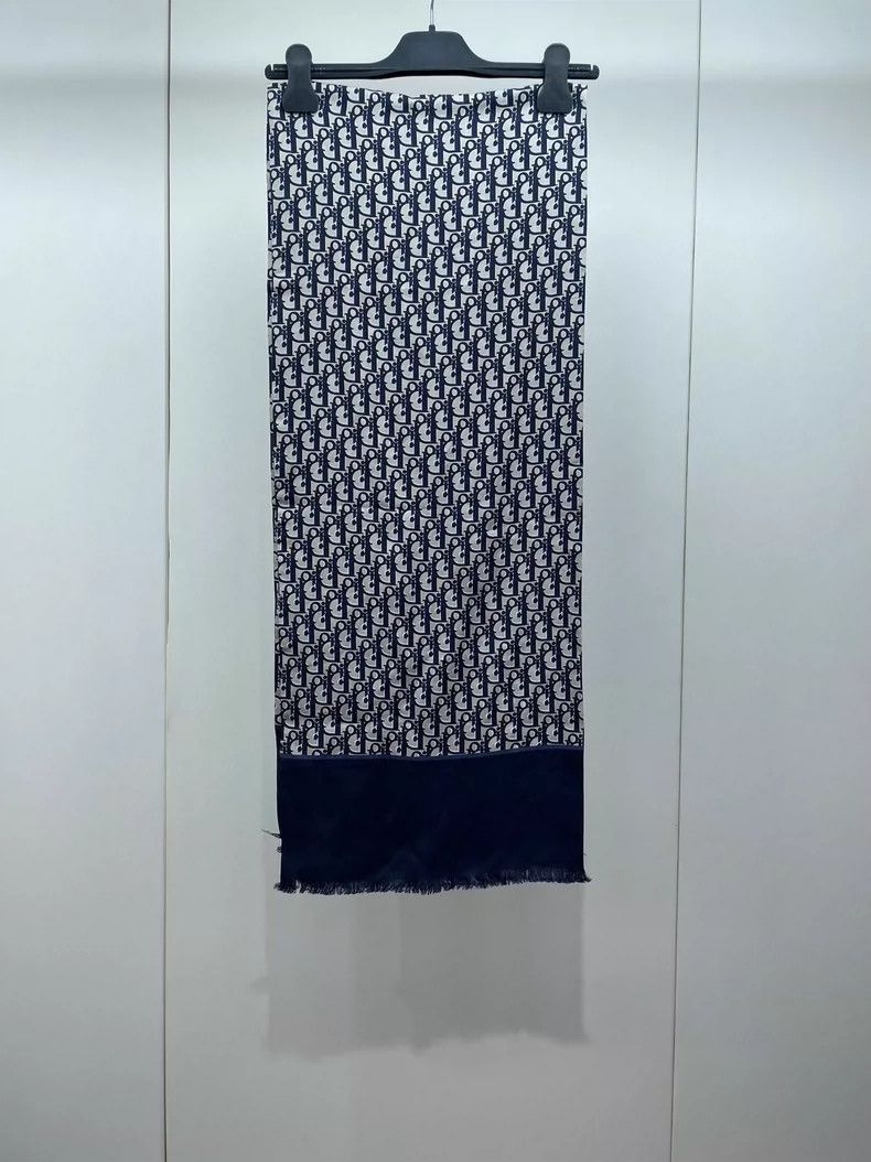 Dior Dior Silk Scarf in Excellent Condition-2505 Size ONE SIZE - 2 Thumbnail