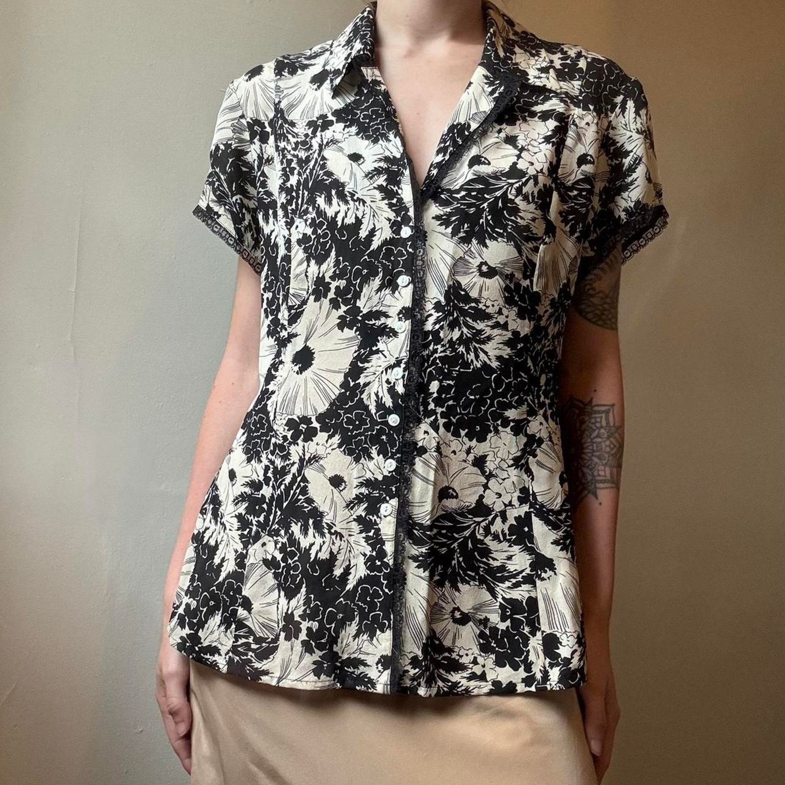 Jones New York Vintage Jones New York Poppy Silk Button Down Blouse 10 Size L / US 10 / IT 46 - 1 Thumbnail