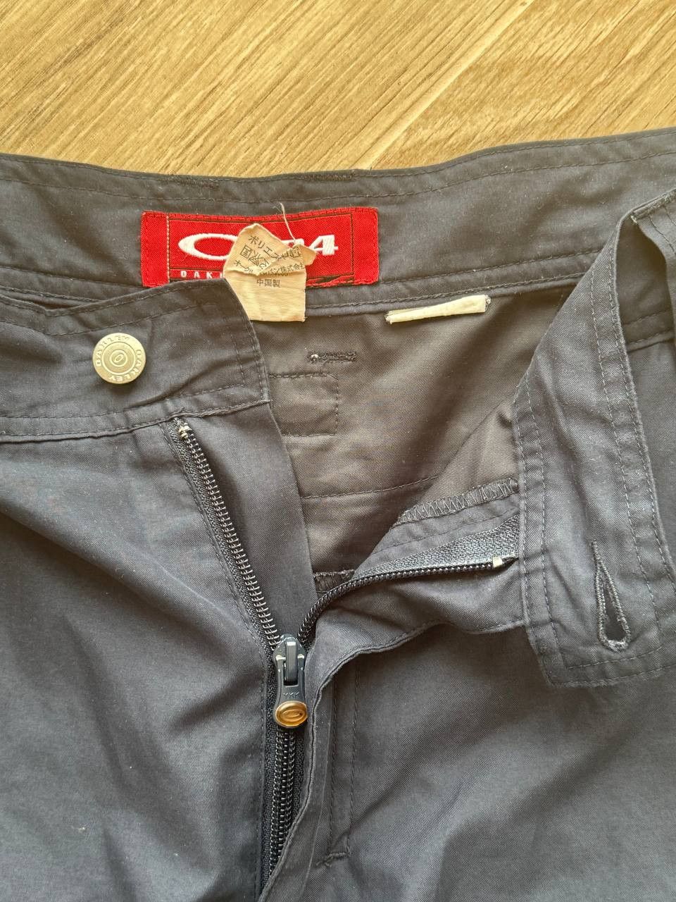 Oakley Vintage Oakley React shorts cargo software in navy Size 34US Size US 34 / EU 50 - 2 Thumbnail