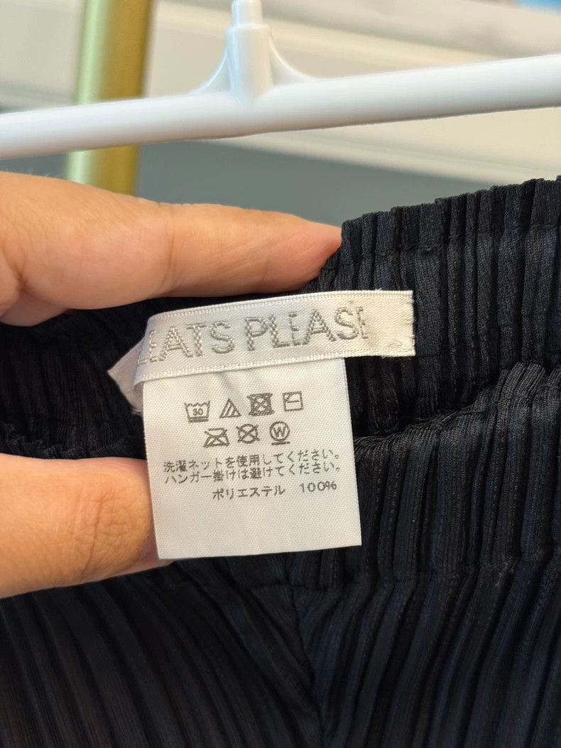 Issey Miyake Issey Miyake size:3 Black pleated trousers Size 31" - 2 Thumbnail