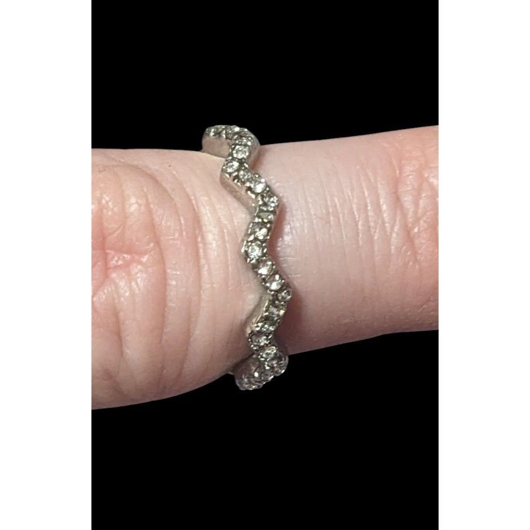 Other Silver Tone Rhinestone Zigzag Fashion Ring Size 6 1/2 Size ONE SIZE - 6 Thumbnail