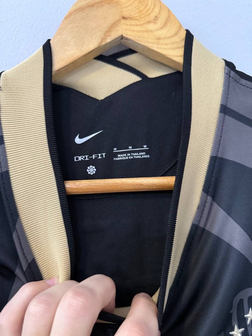 Nike Nike Brazil Soccer Jersey Womenswear Streetwear Rare M Size M / US 6-8 / IT 42-44 - 8 Thumbnail