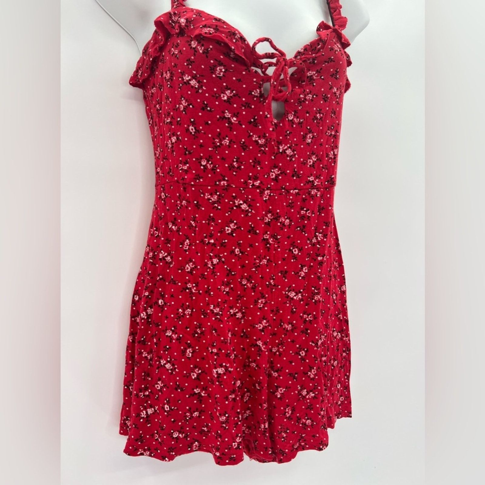 Boohoo Boohoo Red Ditsy Floral Playsuit Size 10 Size 32" / US 10 / IT 46 - 1 Thumbnail