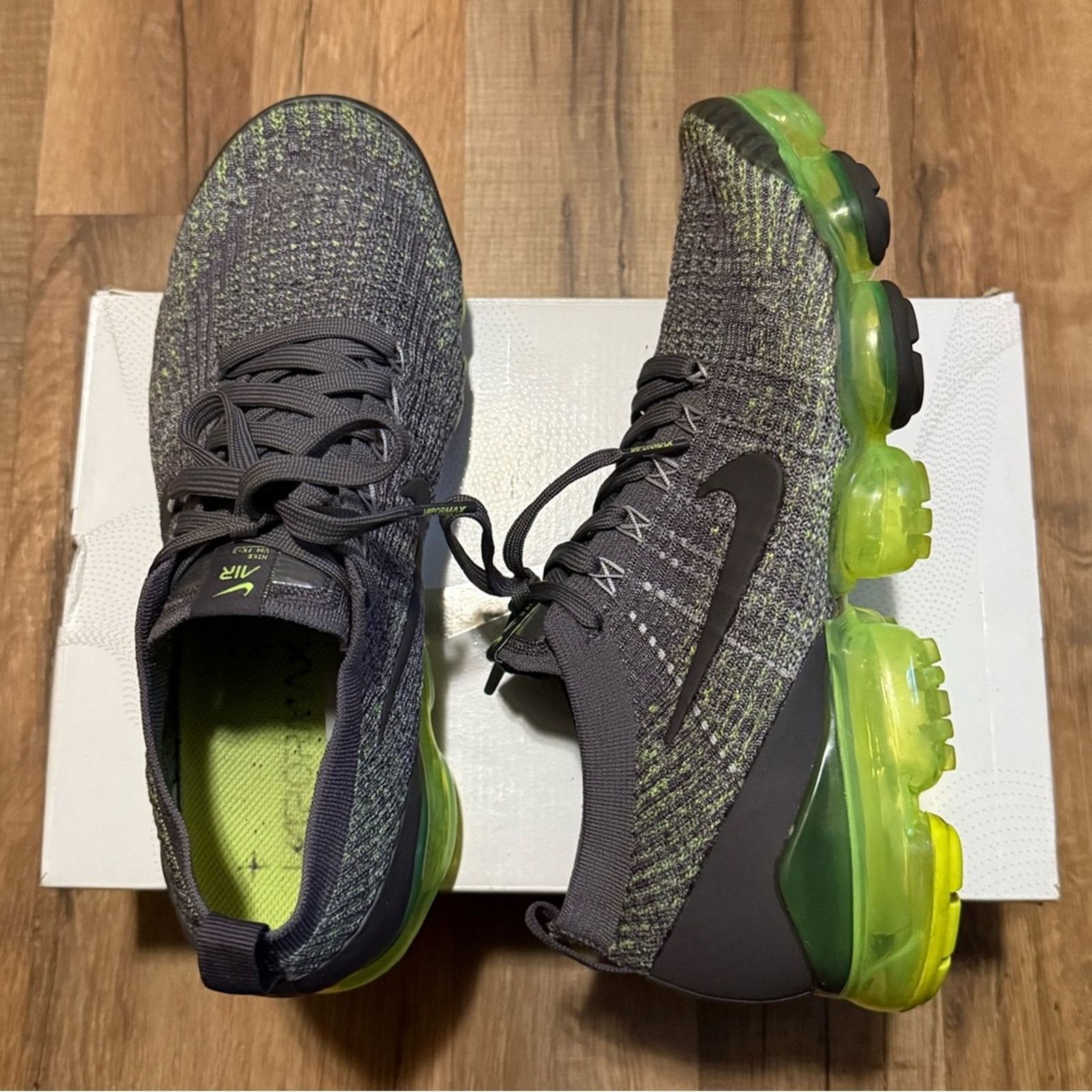 Nike 2019 Nike Air Vapormax Flyknit 3 Gunsmoke Thunder Grey Volt Size US 9.5 / EU 42-43 - 4 Thumbnail