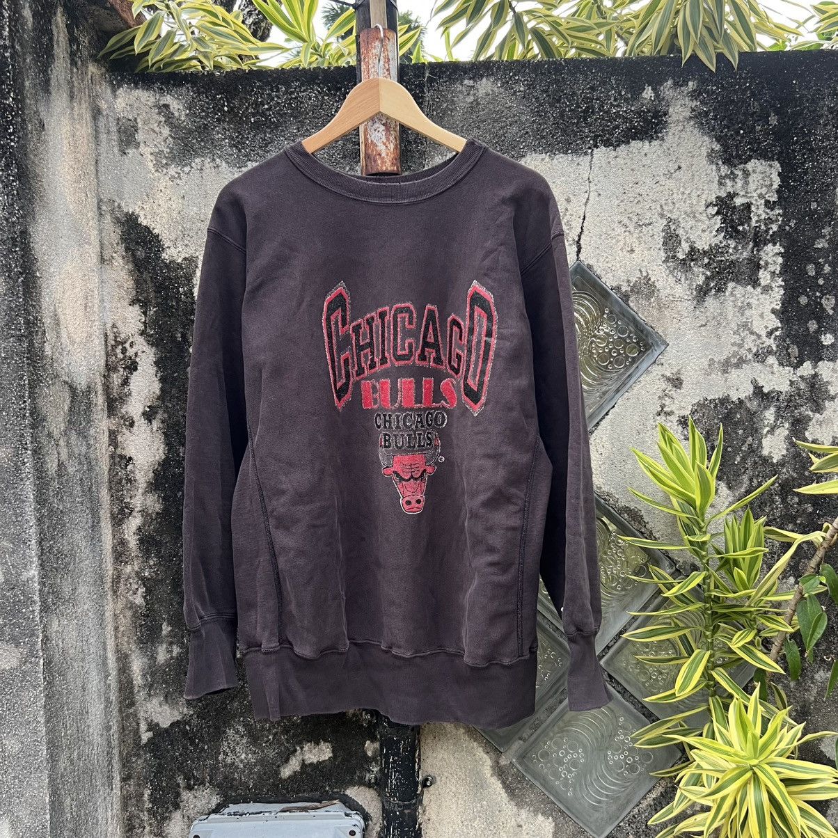 Champion “VINTAGE” CHAMPION CHICAGO BULLS FADED CREWNECK Size US XL / EU 56 / 4 - 1 Thumbnail