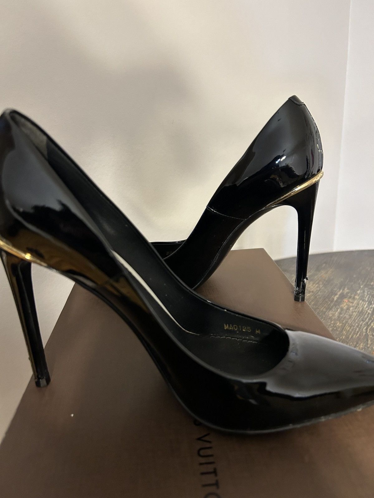 Louis Vuitton Blai Vuiton Patent Leather Pumps • Pointed-Toes Size US 9 / IT 39 - 7 Thumbnail