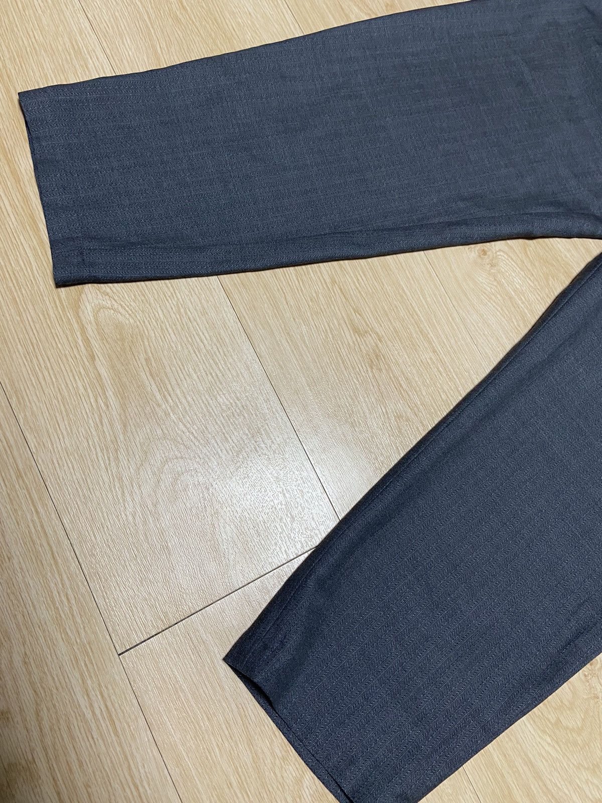 Louis Vuitton 40 Louis Vuitton LV logo waist bend cropped pants Size US 30 / EU 46 - 2 Thumbnail