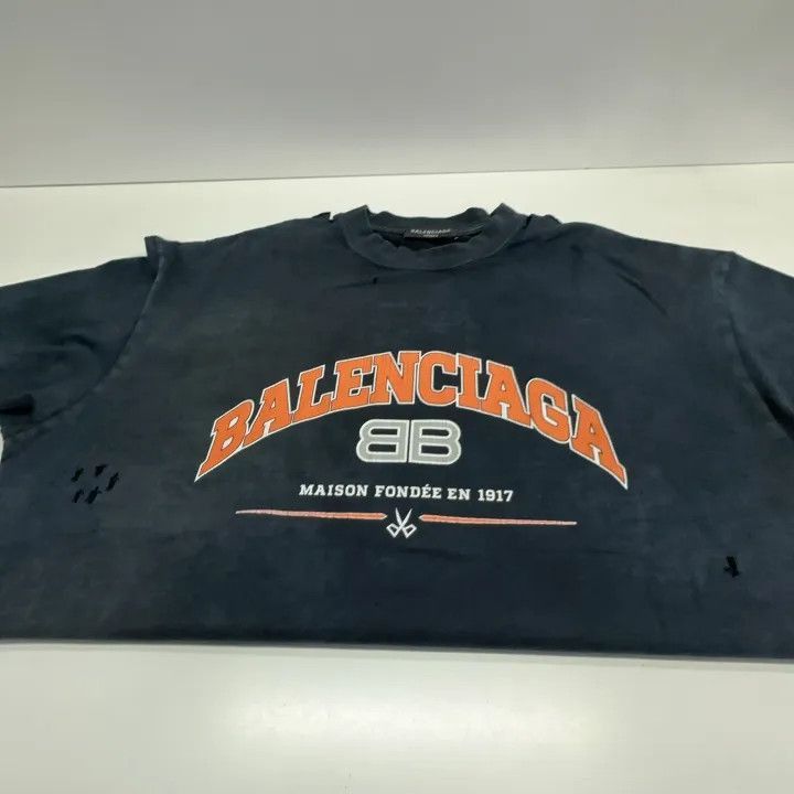 Balenciaga Balenciaga Balenciaga SS22 Maison Logo Distressed TShirt - Size US S / EU 44-46 / 1 - 7 Thumbnail