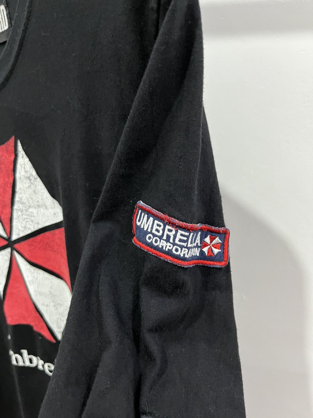 Other Vintage resident evil umbrella owen hyatt somar Size US M / EU 48-50 / 2 - 8 Thumbnail