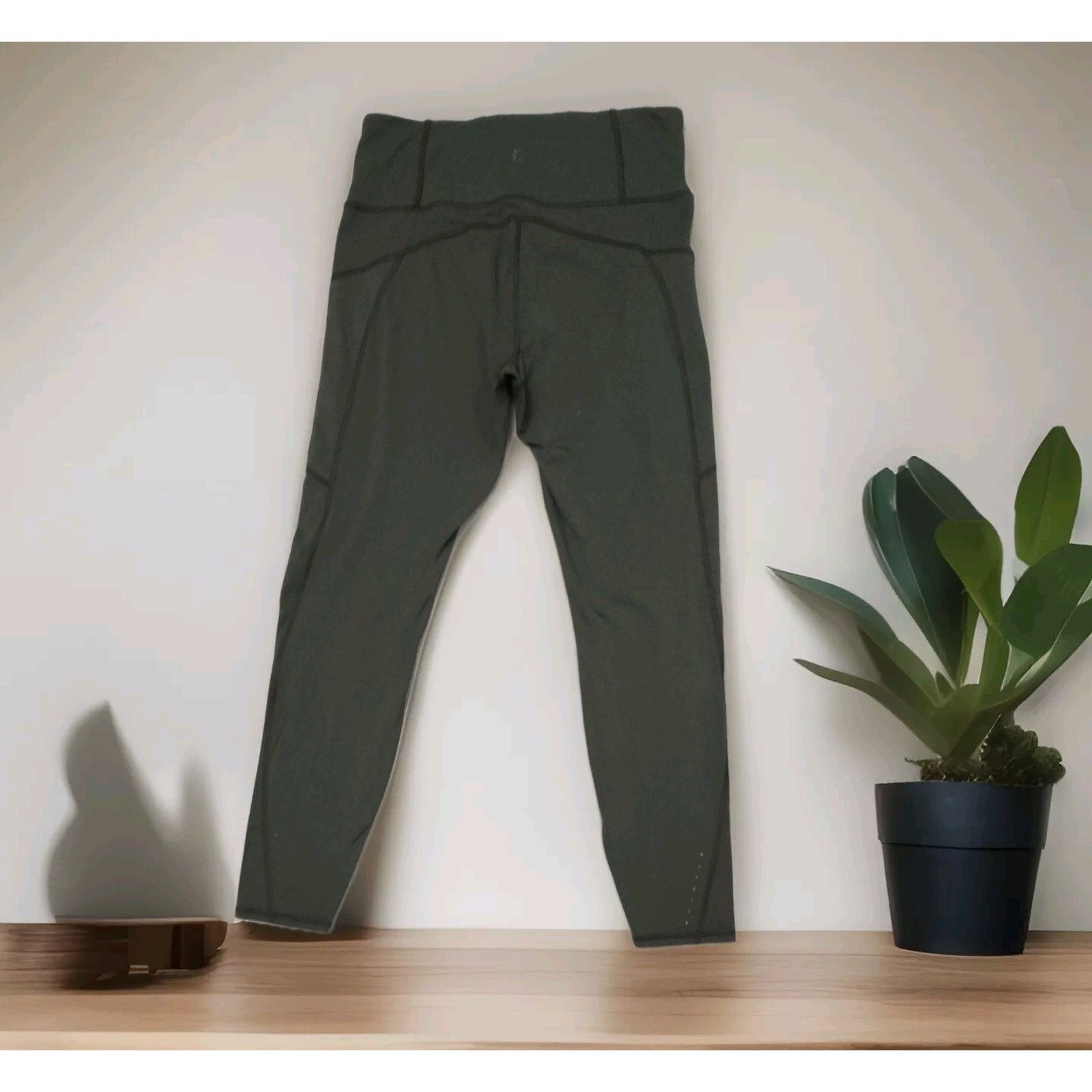 Athleta Athleta Rainier Tight Aspen Olive Green Pant Medium Ret $119 Size 28" / US 6 / IT 42 - 6 Thumbnail
