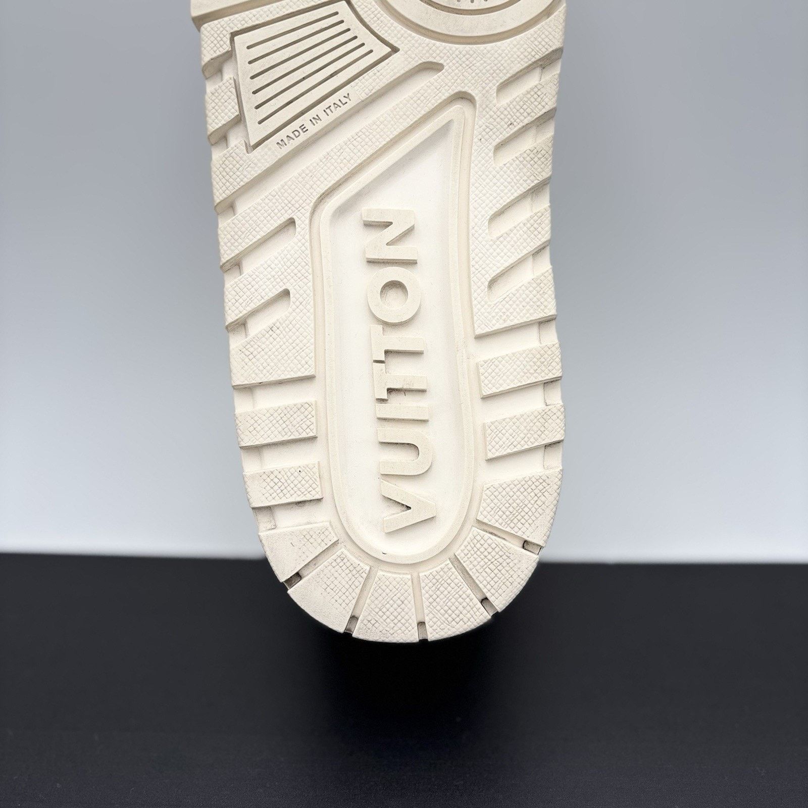 Louis Vuitton Louis Vuitton Maxi Trainer ' White ' | GREAT CONDITION! Size US 9.5 / EU 42-43 - 10 Thumbnail