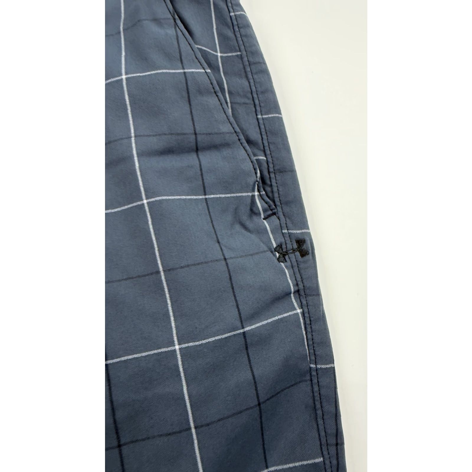Under Armour Under Armour Shorts Mens 40 Blue Plaid HeatGear Golf Lightweight Performance Size US 40 / EU 56 - 2 Thumbnail