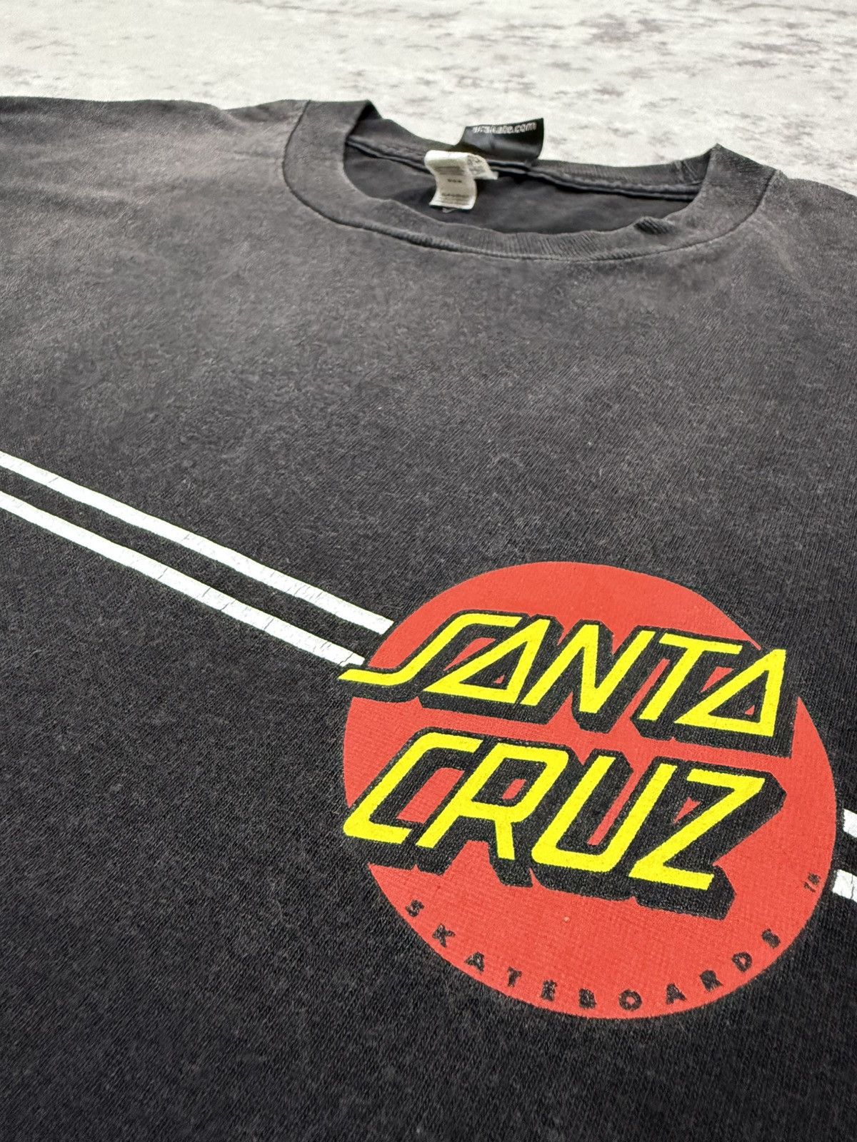Santa Cruz Skateboards Vintage Santa Cruz Skateboards Sun faded Backhit logo Tshirt Size US M / EU 48-50 / 2 - 11 Thumbnail