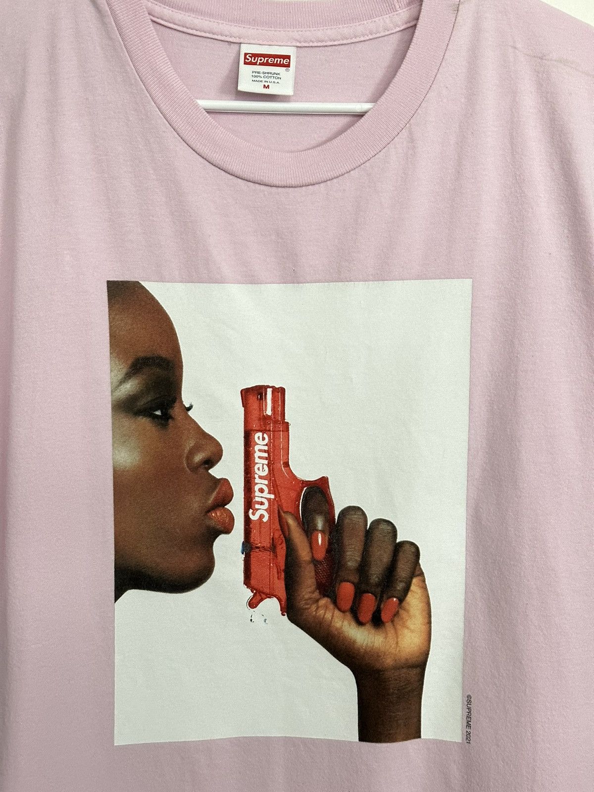 Supreme Supreme Water Pistol Tee Size US M / EU 48-50 / 2 - 2 Thumbnail