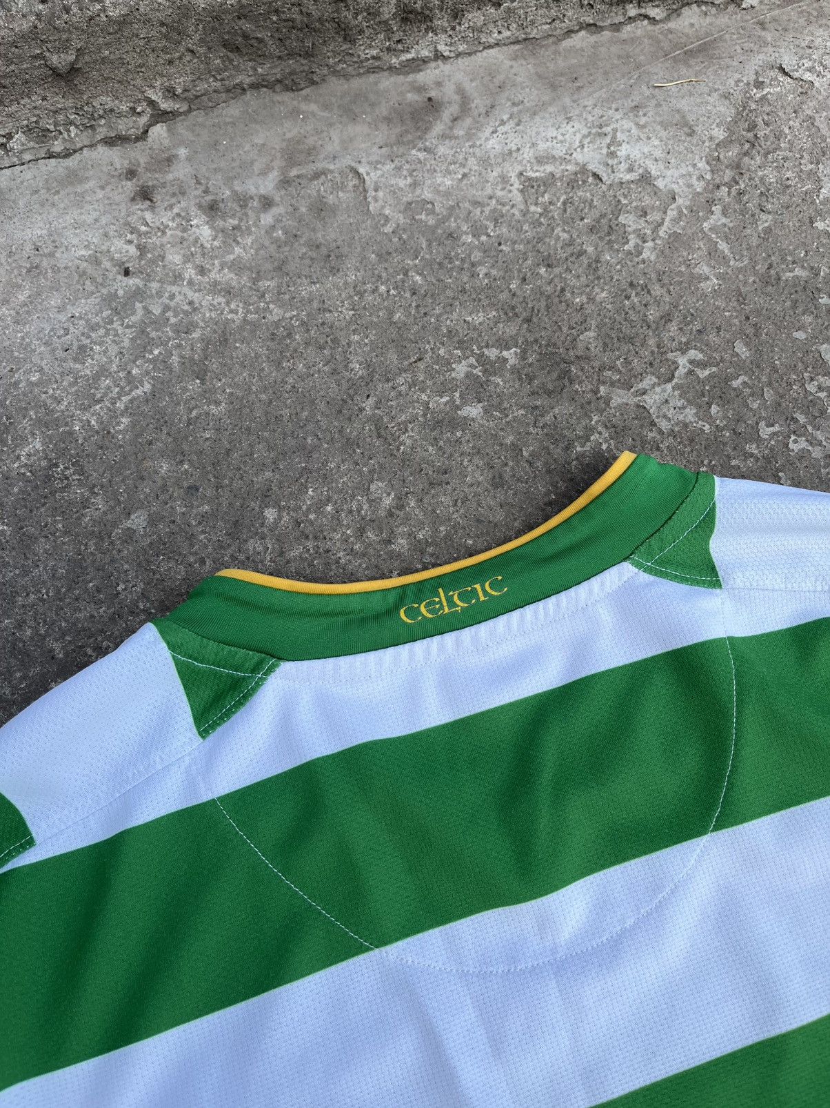 Nike 🍀NIKE VINTAGE CELTIC 2008-10 SOCCER FOOTBALL STRIPED JERSEY Size US L / EU 52-54 / 3 - 8 Thumbnail