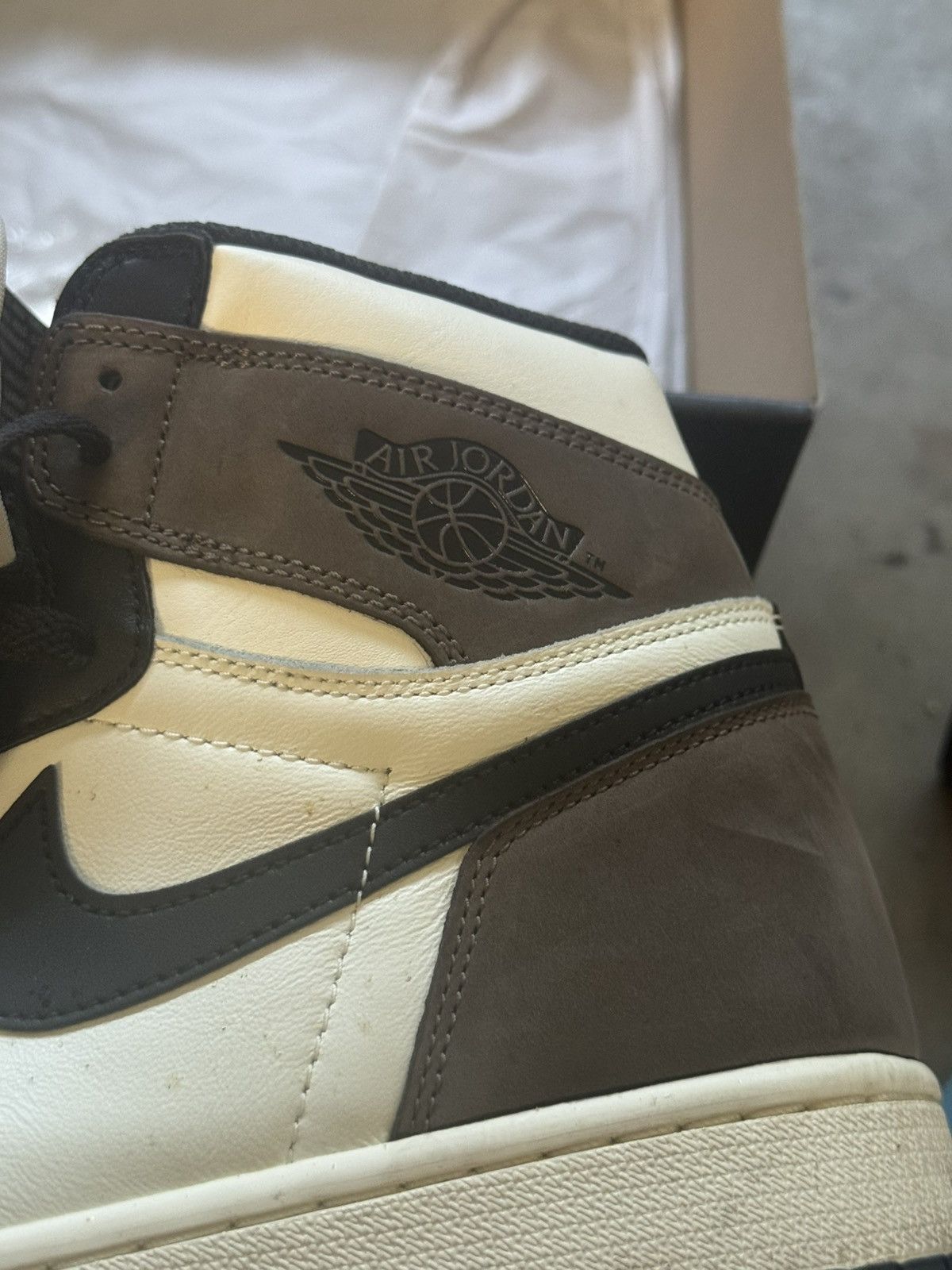 Jordan Brand × Nike Jordan 1 Mocha Size US 10 / EU 43 - 18 Thumbnail
