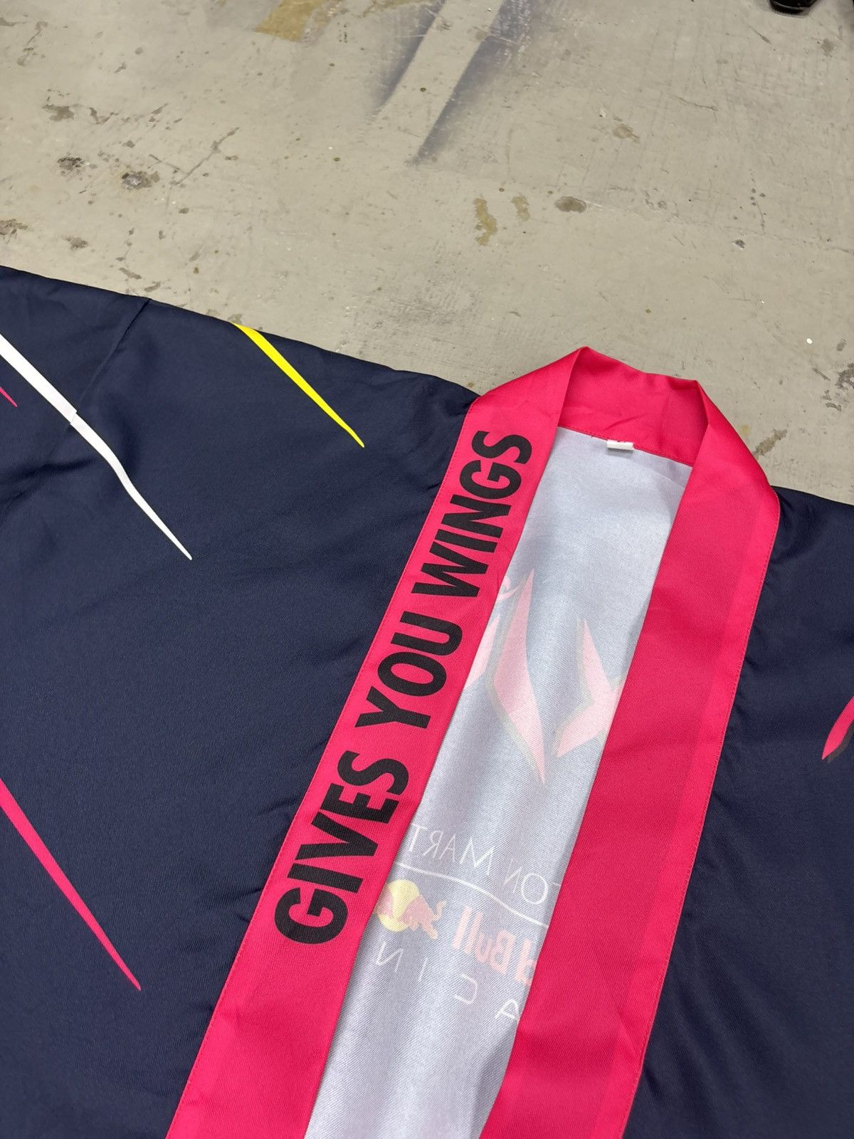 Red Bull RARE Max Verstappen Red Bull Racing Formula 1 Kimono Size US L / EU 52-54 / 3 - 4 Thumbnail