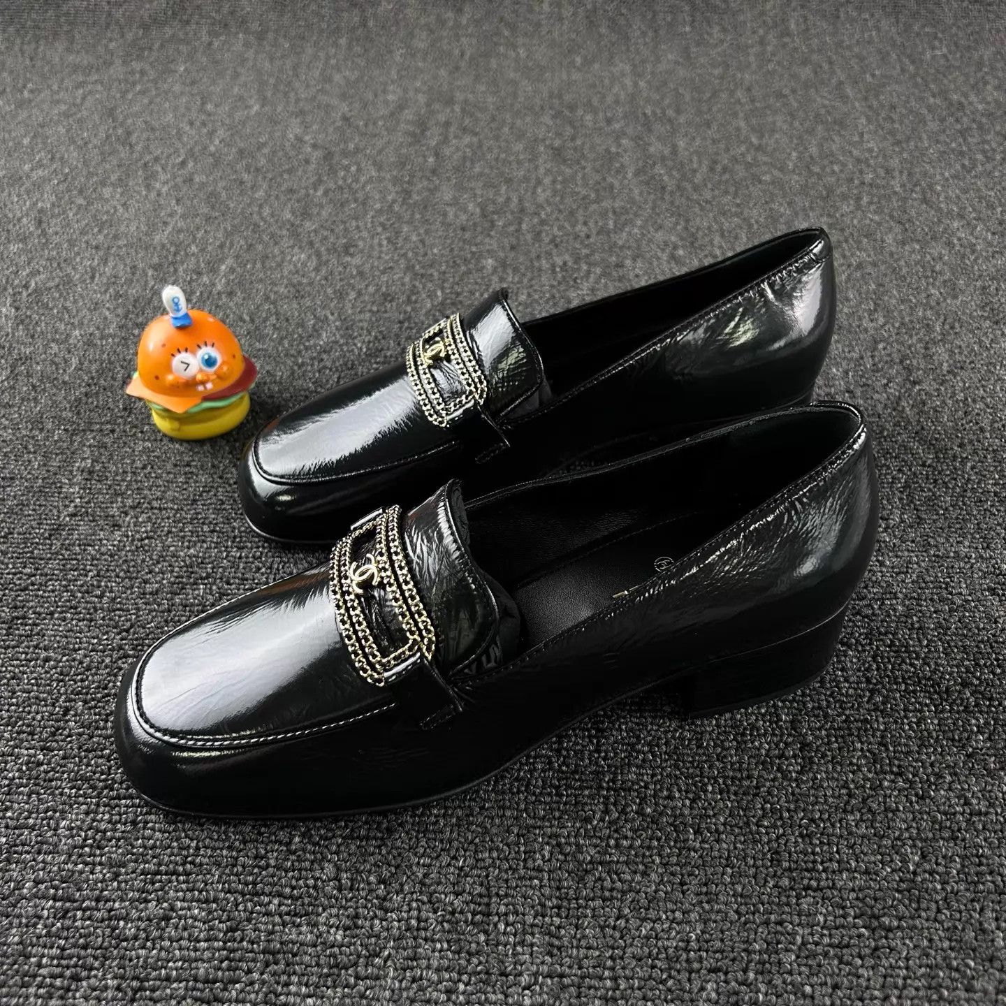 Chanel Chanel 25C Black Wax Calfskin Gold Chain Loafer EUR 38 Size US 7.5 / IT 37.5 - 1 Thumbnail