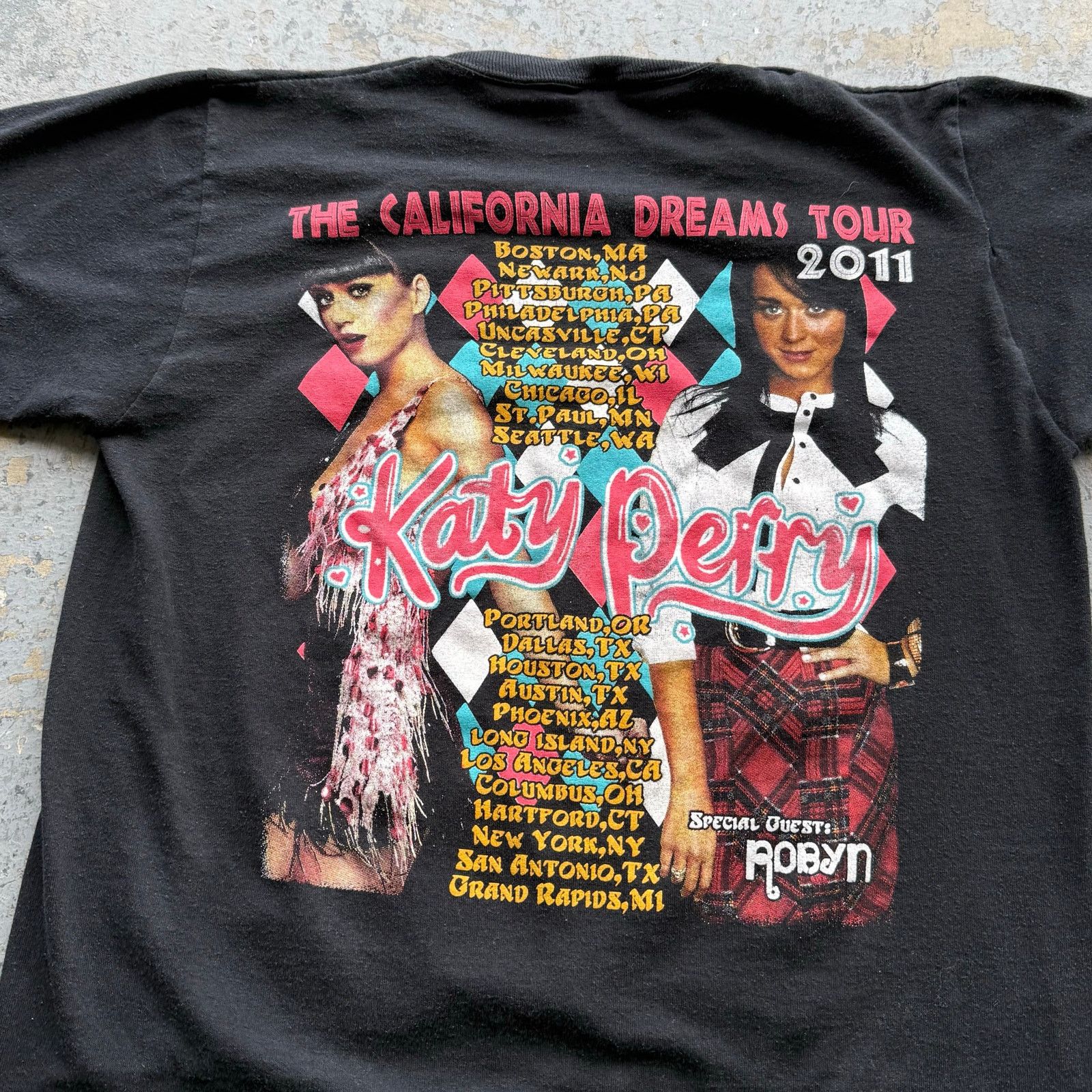 Vintage Vintage Y2K 2011 Katy Perry The California Dreams Tee Sz M Size US M / EU 48-50 / 2 - 5 Thumbnail