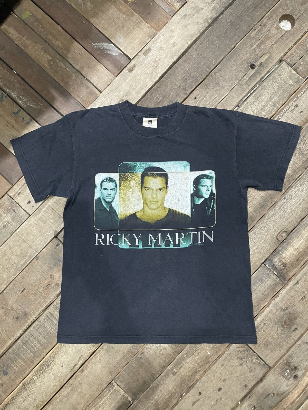 Band Tees Vintage Ricky Martin King Of Latin pop urban actor Singer Size US L / EU 52-54 / 3 - 1 Thumbnail