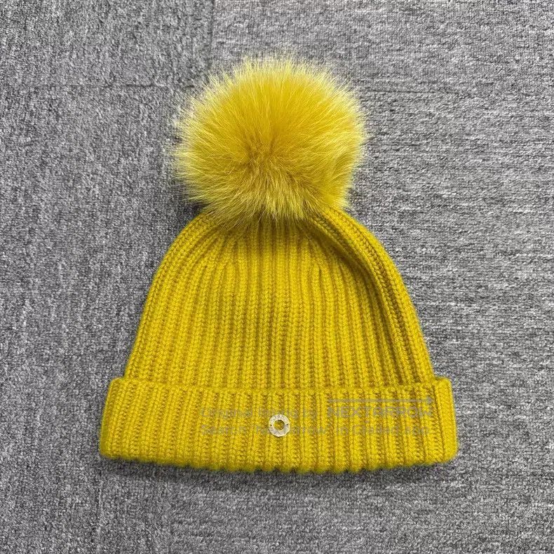 Loro Piana Loro Piana Fox Fur Accessory Cashmere Knit Hat Size ONE SIZE - 1 Thumbnail