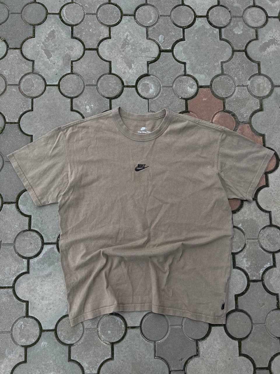Vintage Vintage Nike Center Logo Oversized Brown Tee Y2K USA Size US L / EU 52-54 / 3 - 1 Thumbnail
