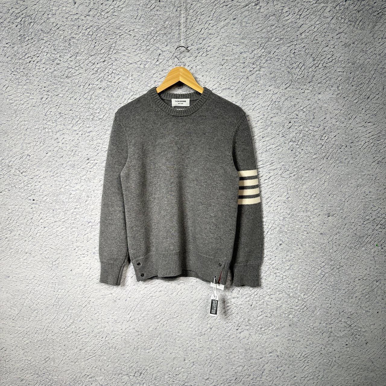 Thom Browne thom browne gray merino wool long sleeve sweater Size US S / EU 44-46 / 1 - 1 Thumbnail