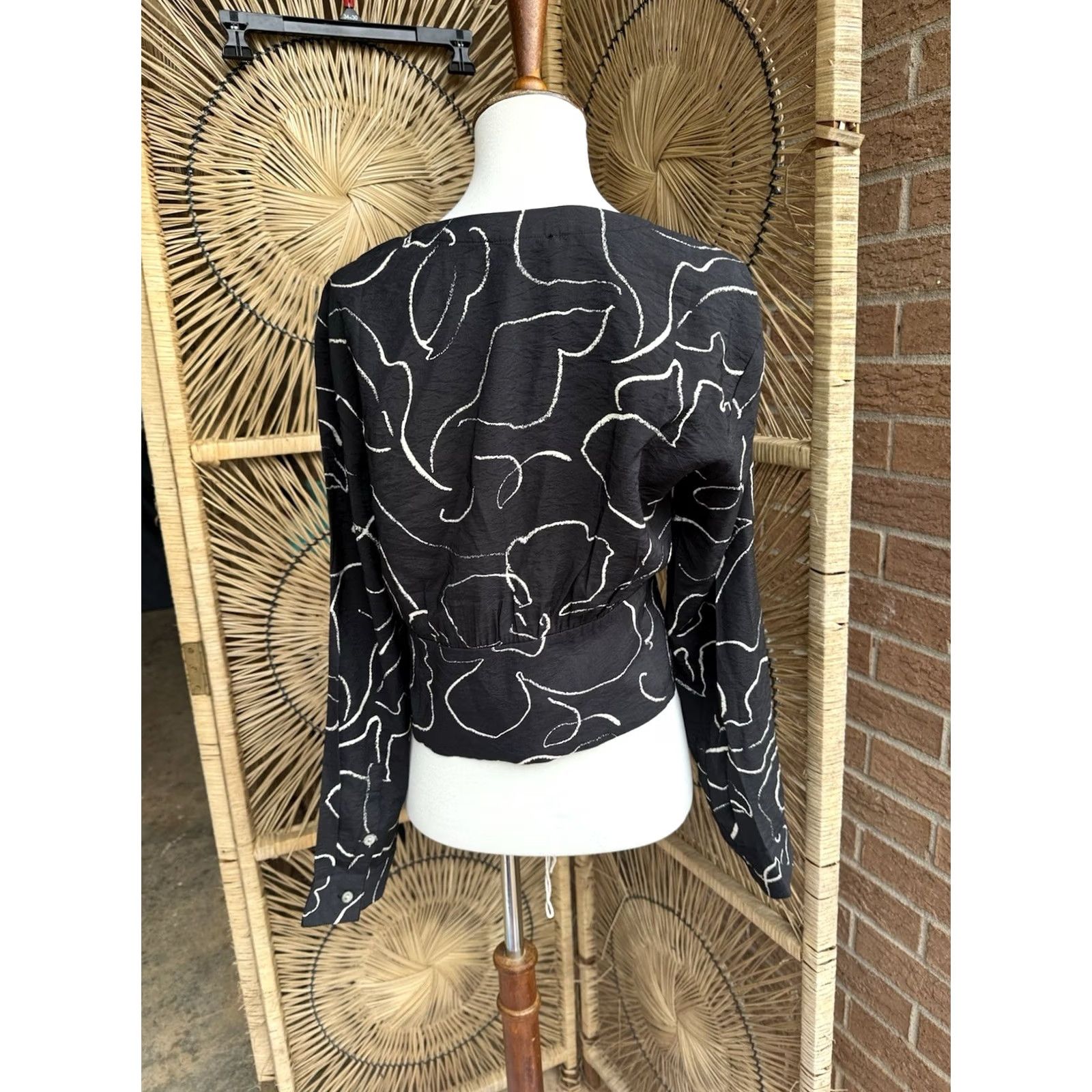Madewell Madewell Shirt Women S Black V-Neck Button-Front Lusterweave EUC Size S / US 4 / IT 40 - 3 Thumbnail