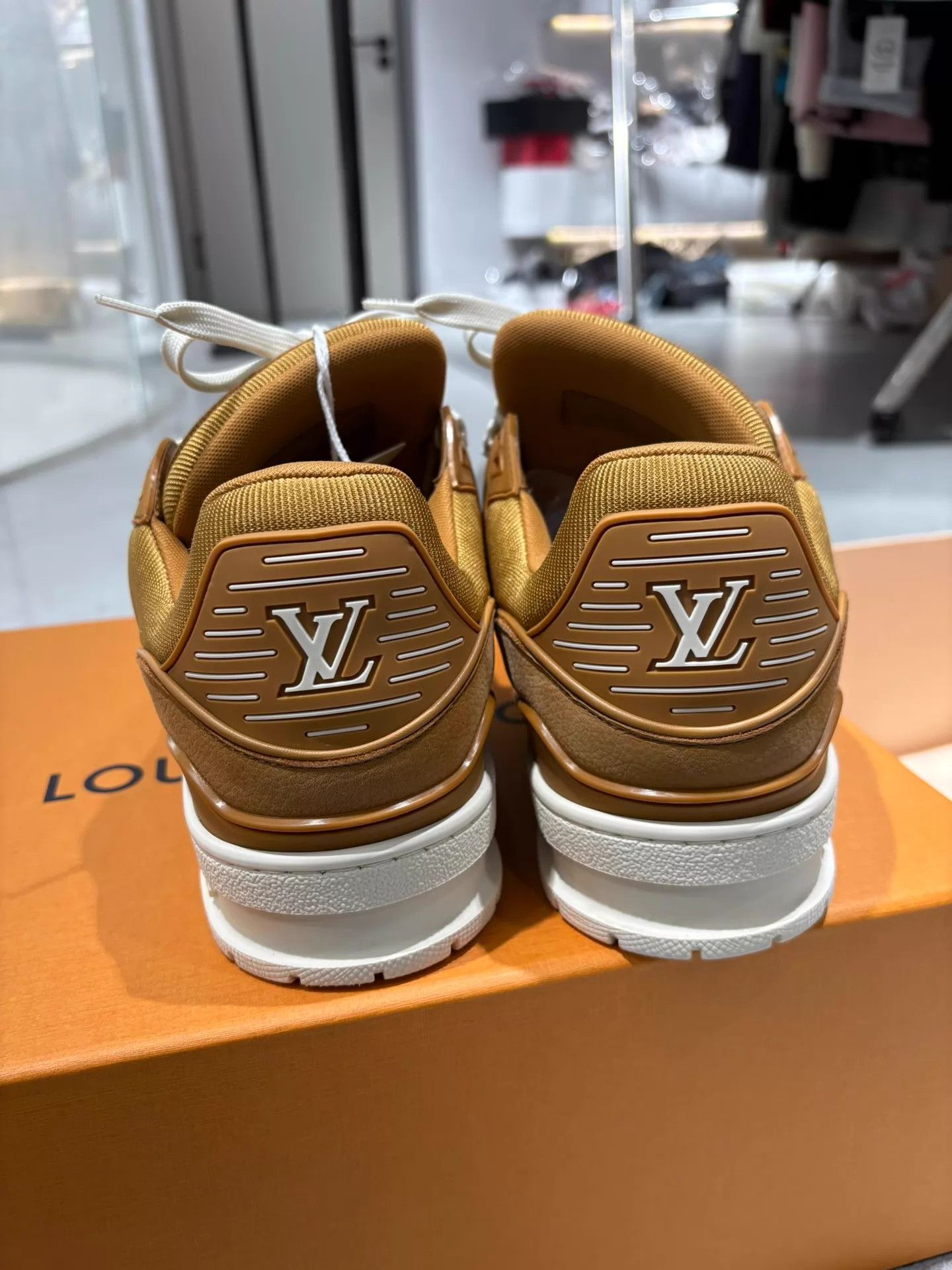 Louis Vuitton LV 25 Suede Brown Men's Trainer 40.5 99New w/ box Size US 7.5 / EU 40-41 - 2 Thumbnail