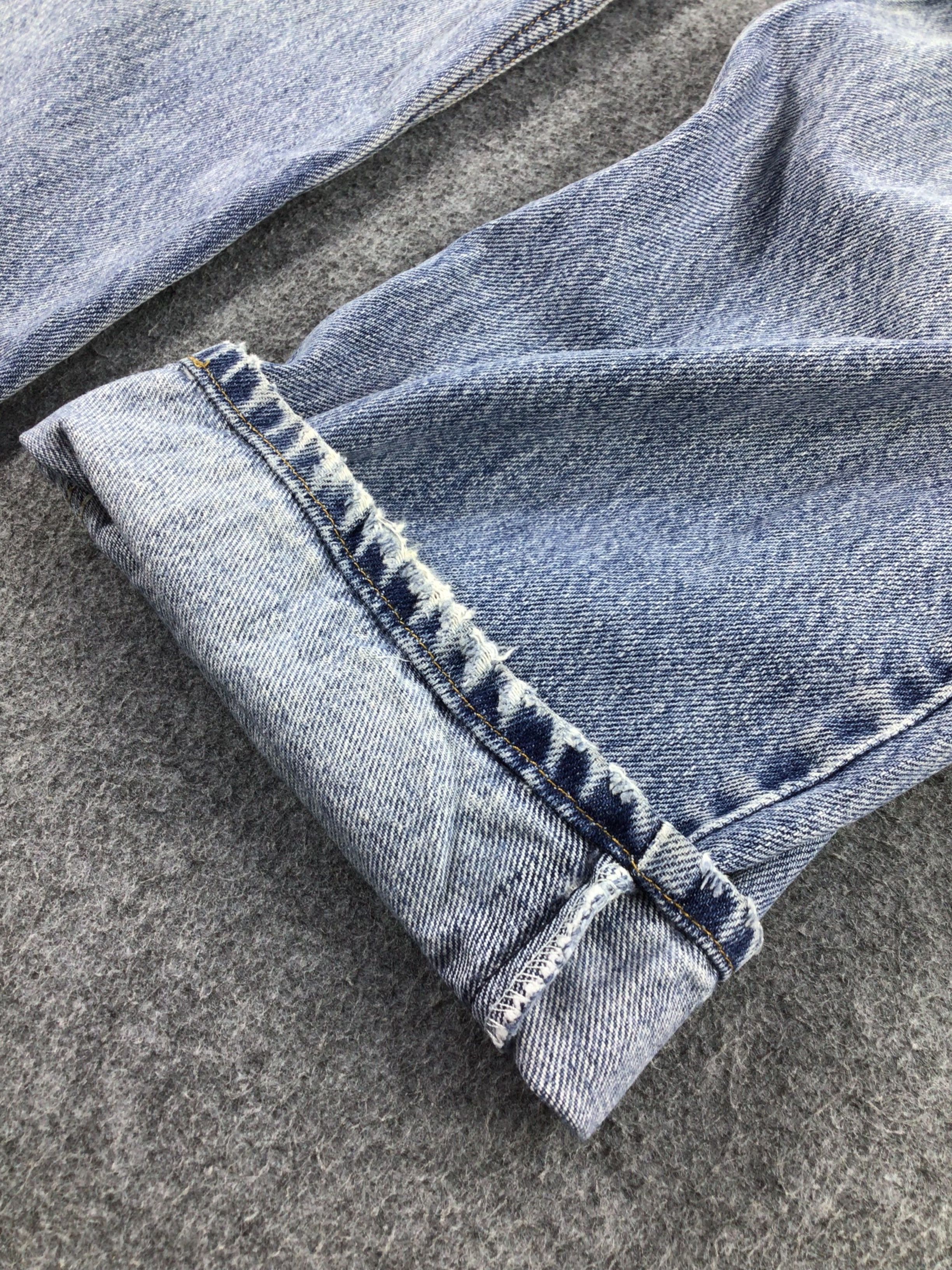 Levi's Vintage Light Wash Levis Jeans Lot 550-J863 Size US 35 - 7 Thumbnail