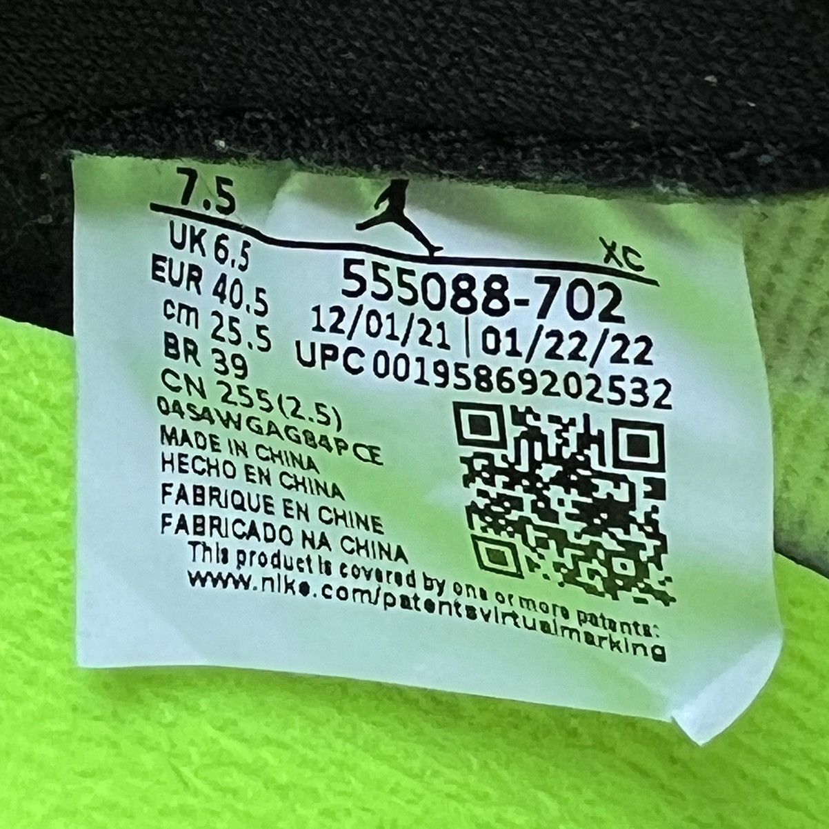 Nike Air Jordan 1 Retro High OG Volt/Black Size US 7.5 / EU 40-41 - 9 Thumbnail