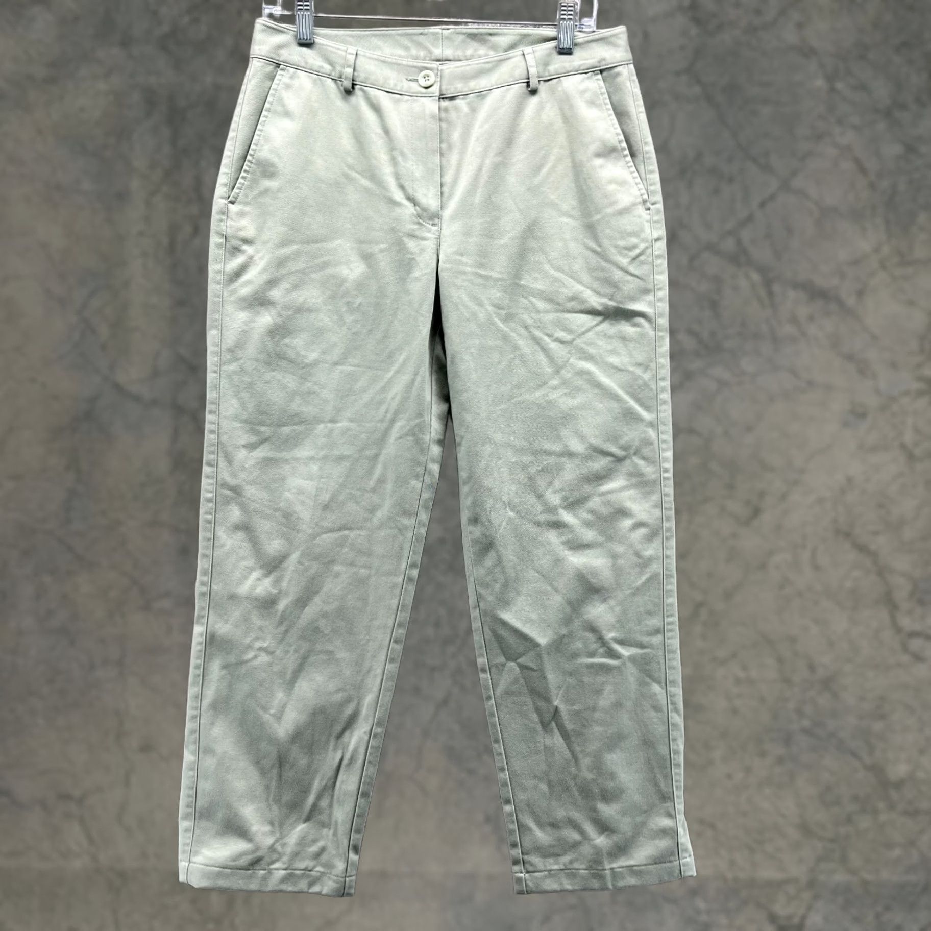Vintage LL Bean Pants Women 6 Regular Green Chino Flat Front 28 Inseam Button Pockets Casual Spring Summer Fall Winter Old? Size 28" / US 6 / IT 42 - 1 Thumbnail