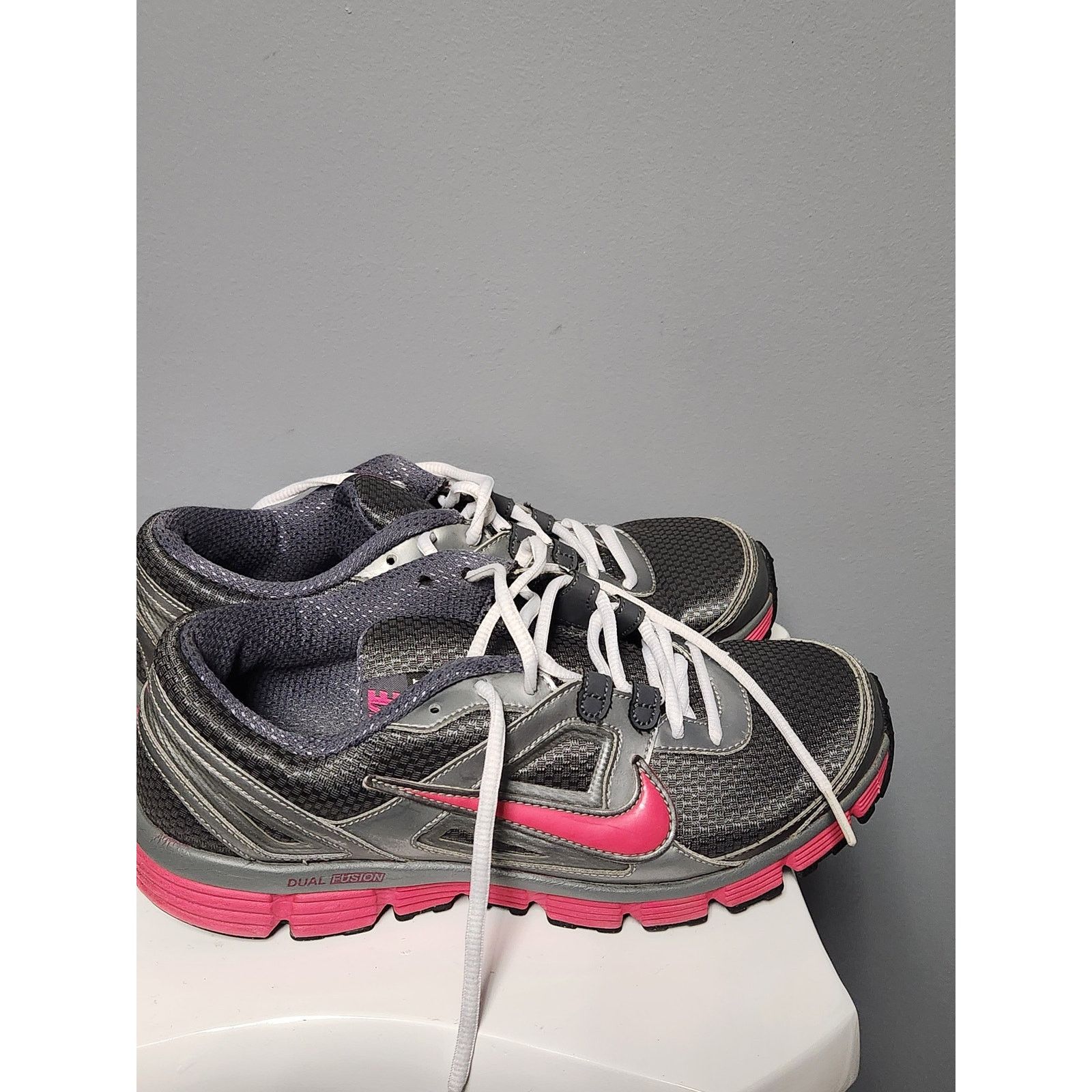 Nike Nike Dual Fusion ST Grey and Pink 9.5 Women's Size US 9.5 / IT 39.5 - 4 Thumbnail