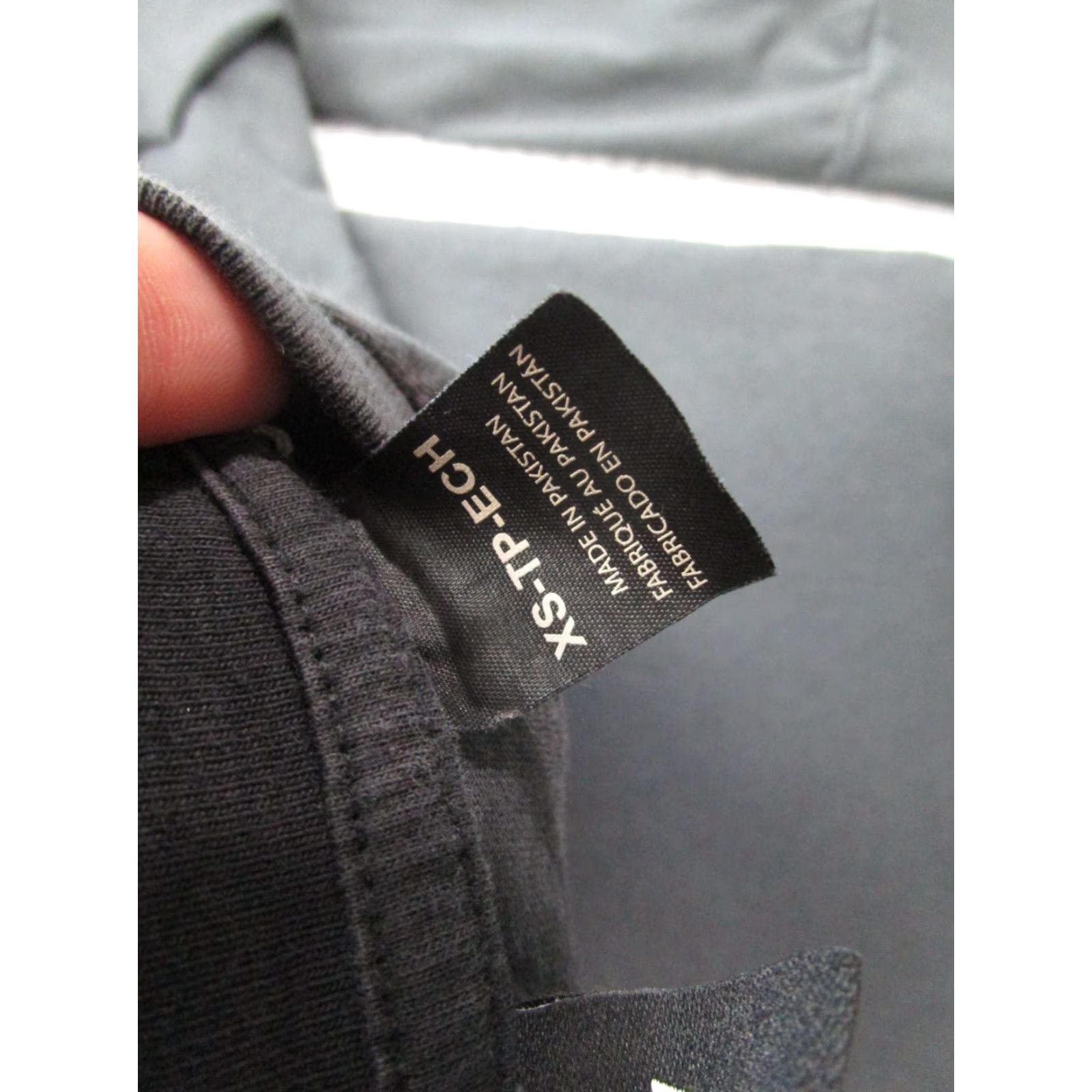 Levi's Levis Shirt Mens XS Black Long Sleeve Oversized fits like Large baggy Shirt Mens XS Black Long Sleeve Oversized Size US XS / EU 42 / 0 - 6 Thumbnail