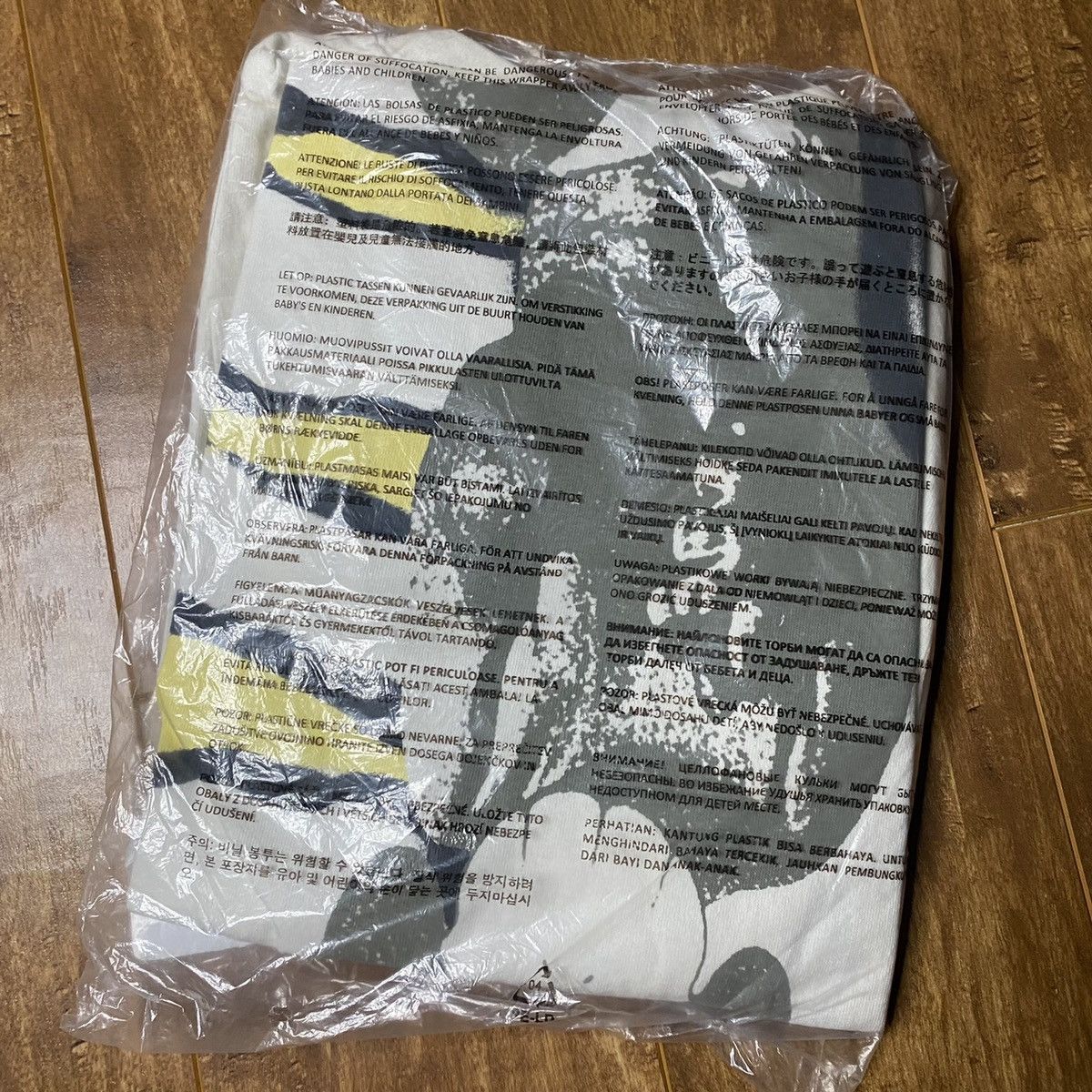 Kaws × Travis Scott Brand New Kaws x Travis Scott x Fragment Aged Yellow Tee Size US XL / EU 56 / 4 - 3 Thumbnail