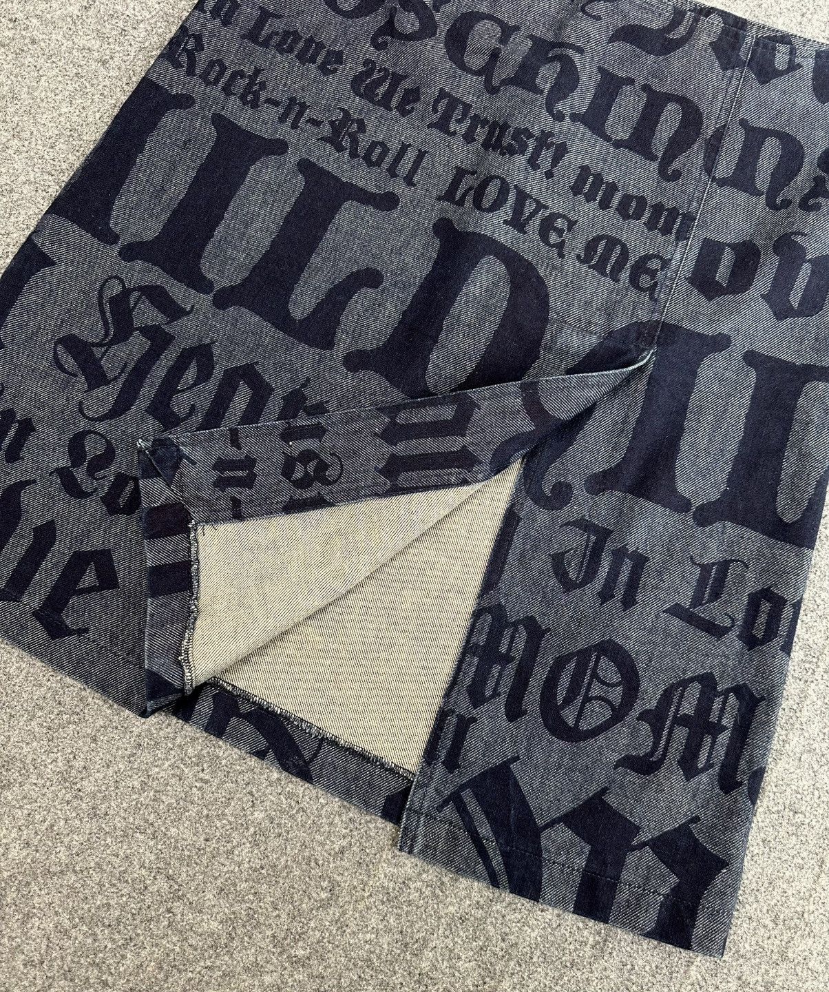 Moschino Moschino - Old English Gothic Script Denim Midi-Skirt - Navy Size 30" / US 8 / IT 44 - 5 Thumbnail