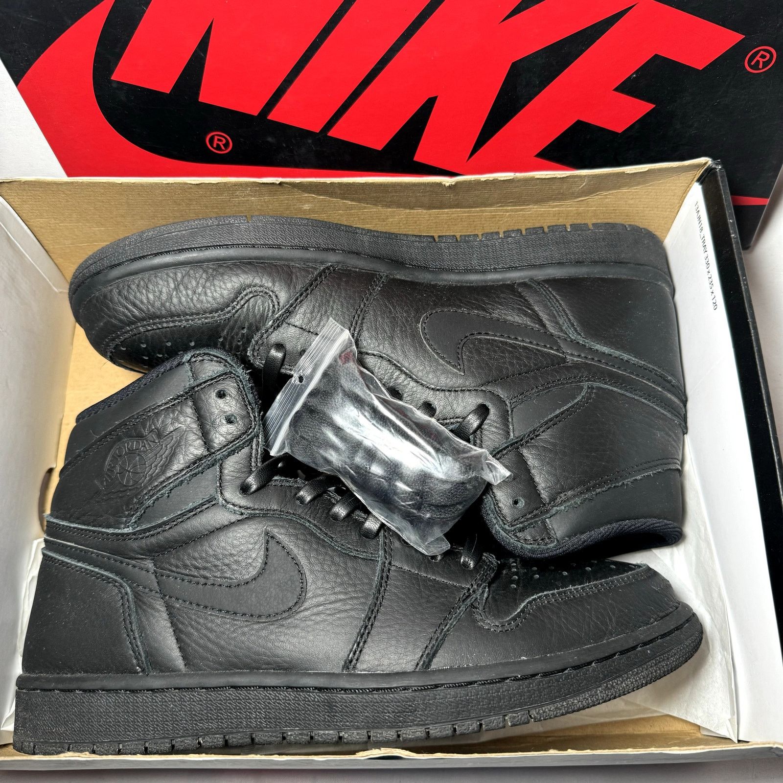 Jordan Brand × Nike Size 9 - Air Jordan 1 Retro High OG Triple Black Men's Shoes Size US 9 / EU 42 - 10 Thumbnail