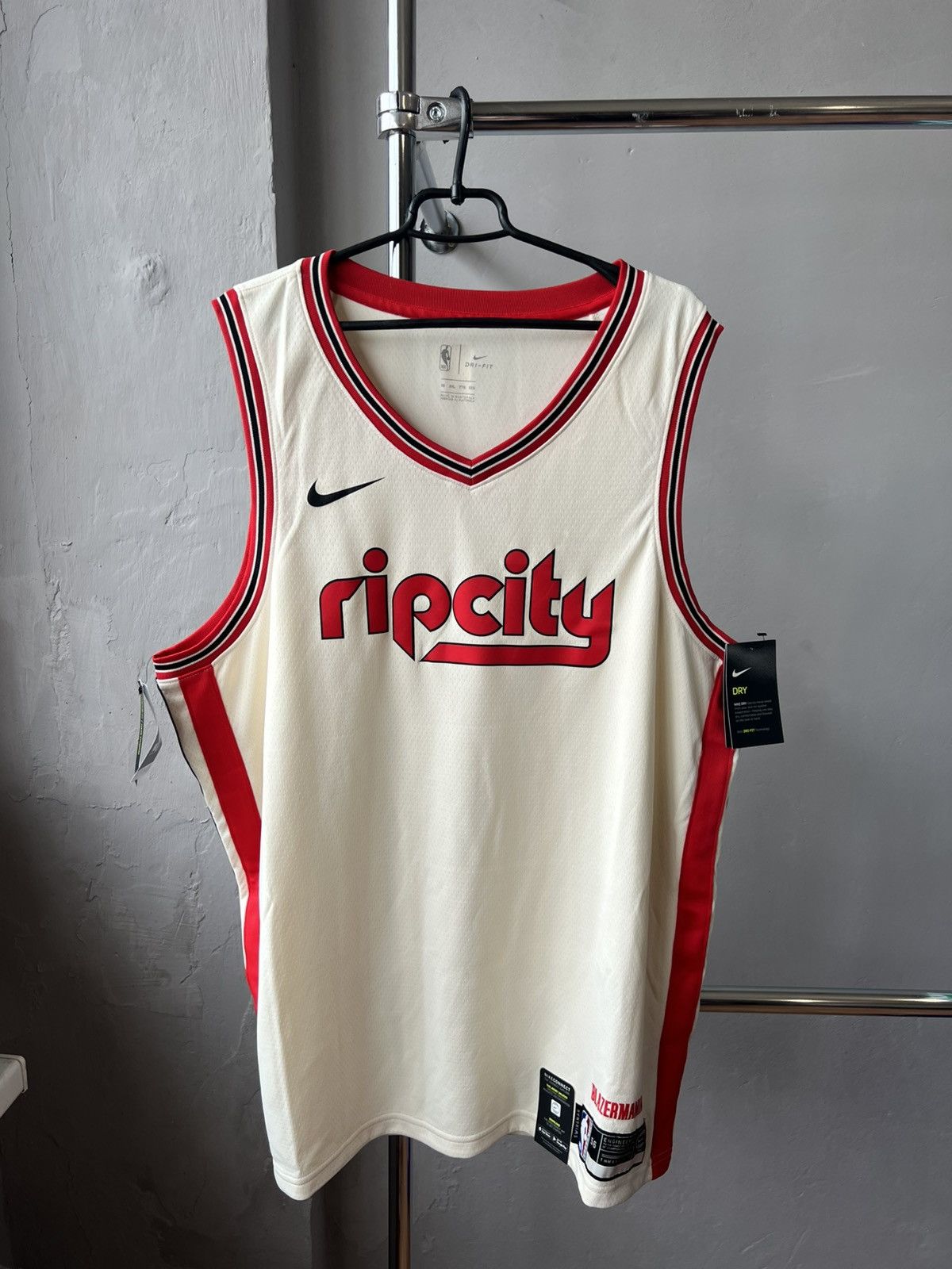 Nike NWT 2019 NBA PORTLAND TRAIL BLAZERS NIKE BASKETBALL JERSEY Size US XXL / EU 58 / 5 - 2 Thumbnail