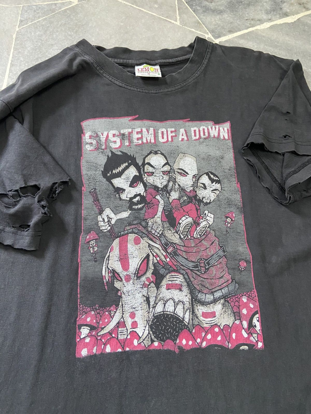 Band Tees Vintage System Of A Down Distressed Band Tee Size US L / EU 52-54 / 3 - 8 Thumbnail