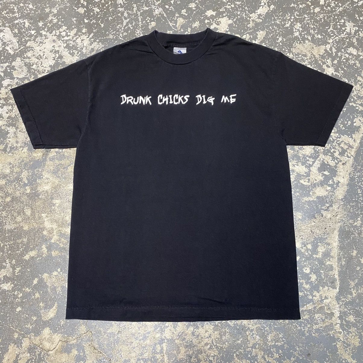 Japanese Brand × Vintage Vintage Drunk Chicks Dig Me Funny Parody Tshirt Size US L / EU 52-54 / 3 - 1 Thumbnail