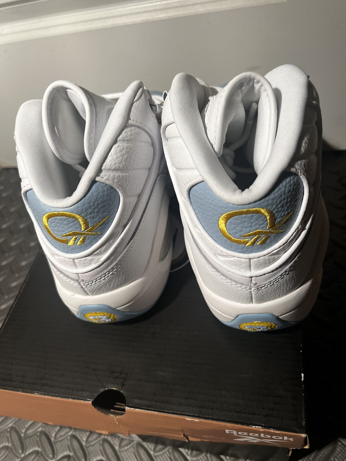 Reebok NEW Reebok Question Mid Nuggets Blue size 7 Basketball Shoes Size US 7 / EU 40 - 8 Thumbnail