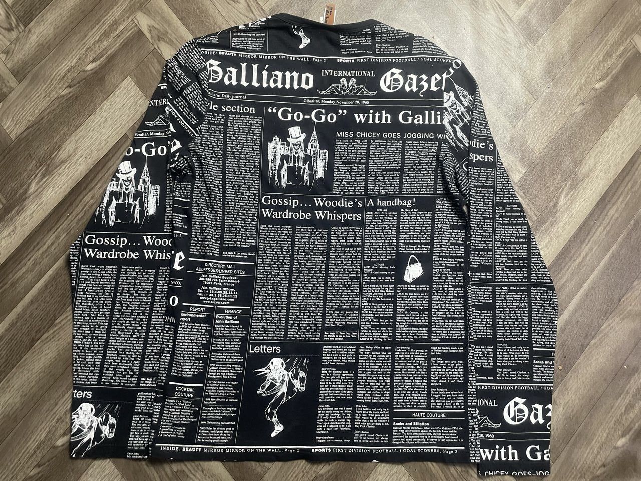 Designer × John Galliano JOHN GALLIANO news paper Fullprint Tee Size XS / US 0-2 / IT 36-38 - 11 Thumbnail