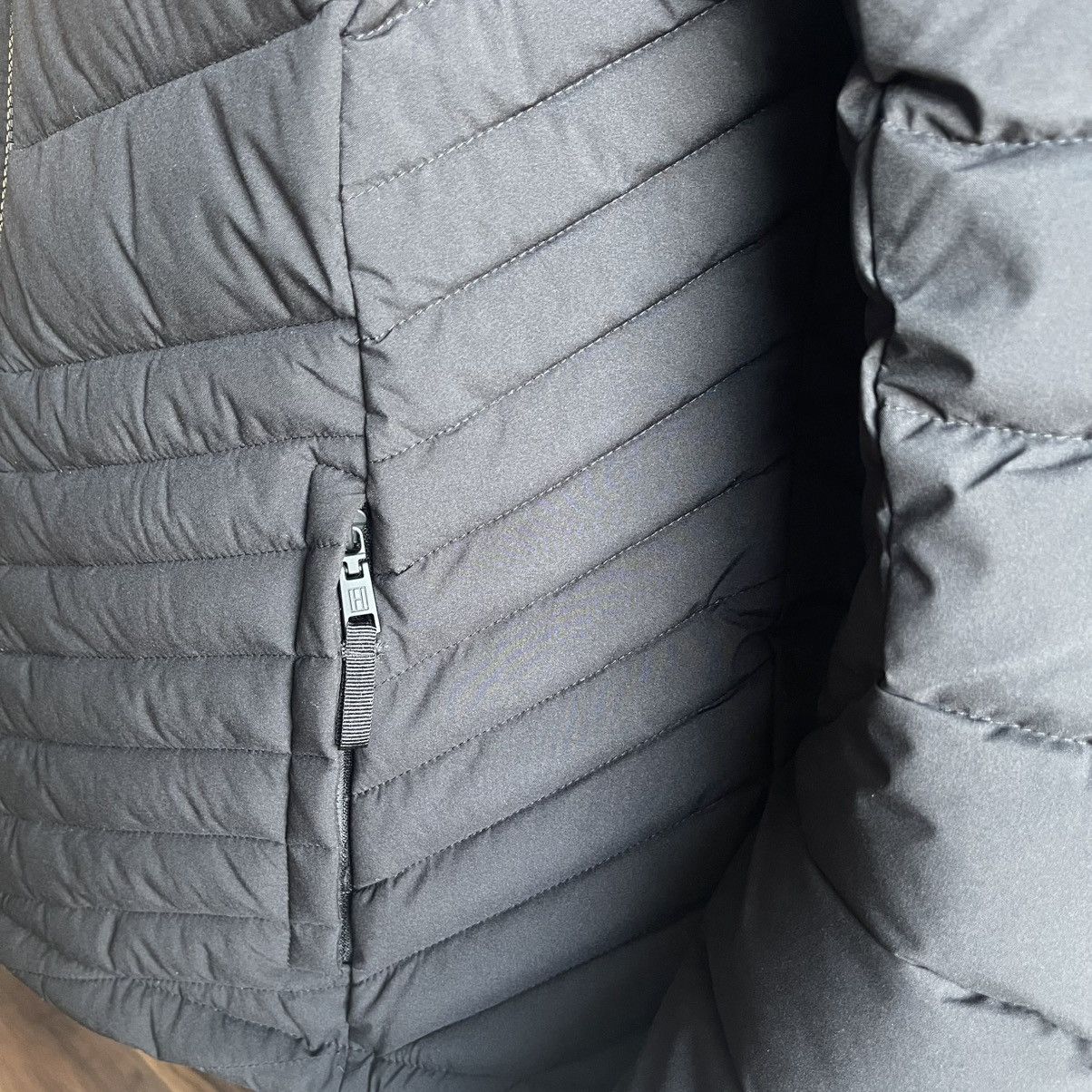 Tommy Hilfiger Tommy Hilfiger THFLEX Women’s Quilted Hooded Jacket Black. Size L / US 10 / IT 46 - 13 Thumbnail