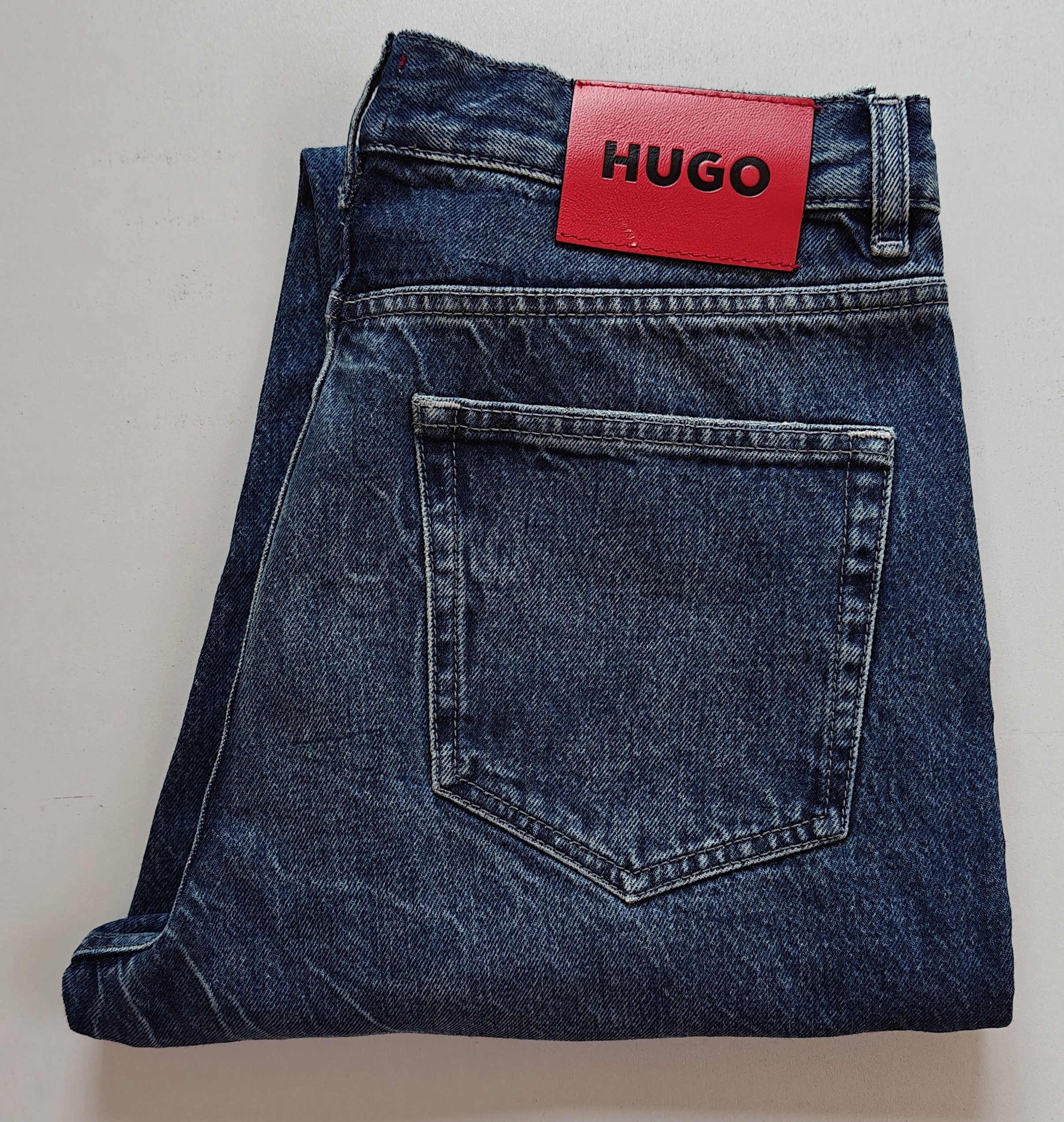 Hugo HUGO Relaxed Tapered Fit men's Jeans Free Shipping T/6078 Size US 31 - 1 Thumbnail