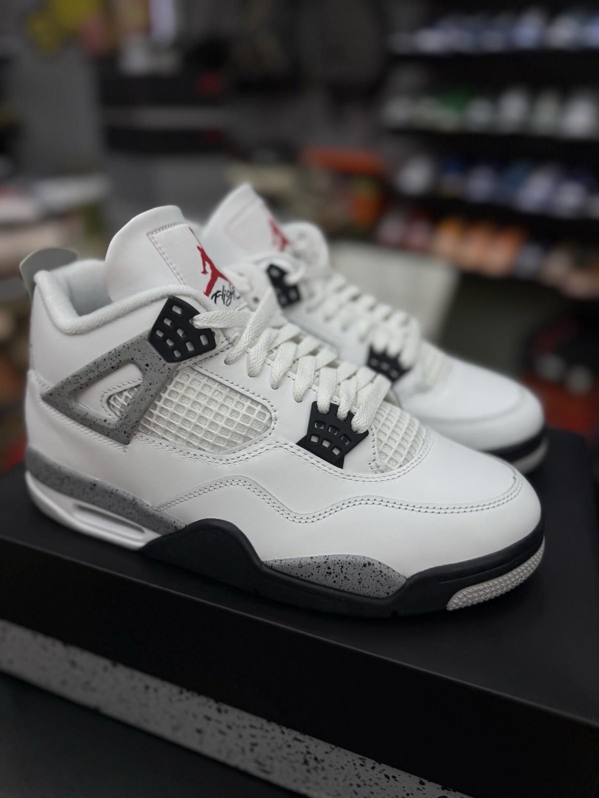Jordan Brand DS Air Jordan 4 Retro OG 2025 White Cement Size 8.5 Men’s Size US 8.5 / EU 41-42 - 4 Thumbnail