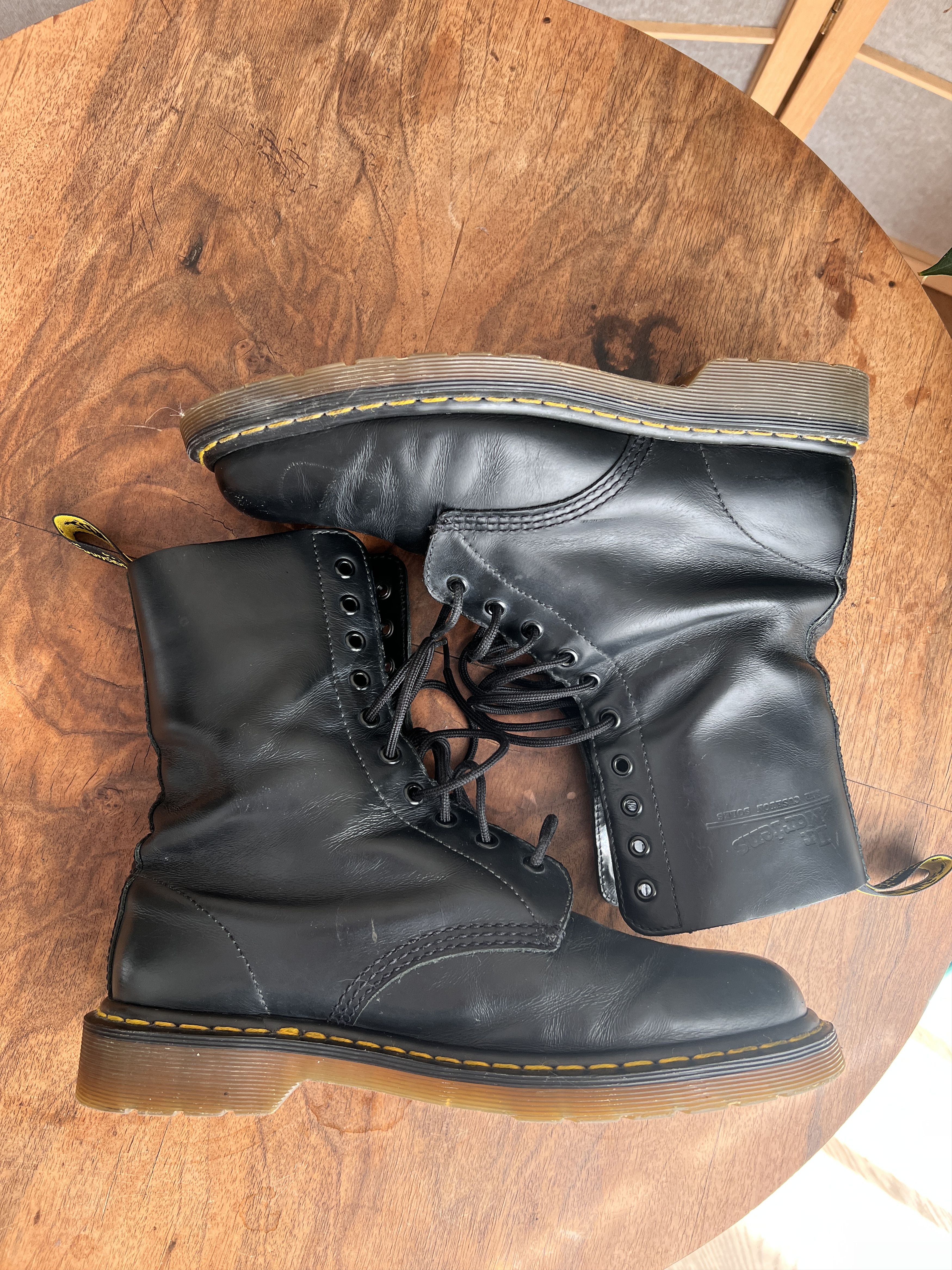 Dr. Martens Crazy! Dr. Martens 1490 Black Leather Lace Up boots 10 eye Size US 9.5 / EU 42-43 - 14 Thumbnail