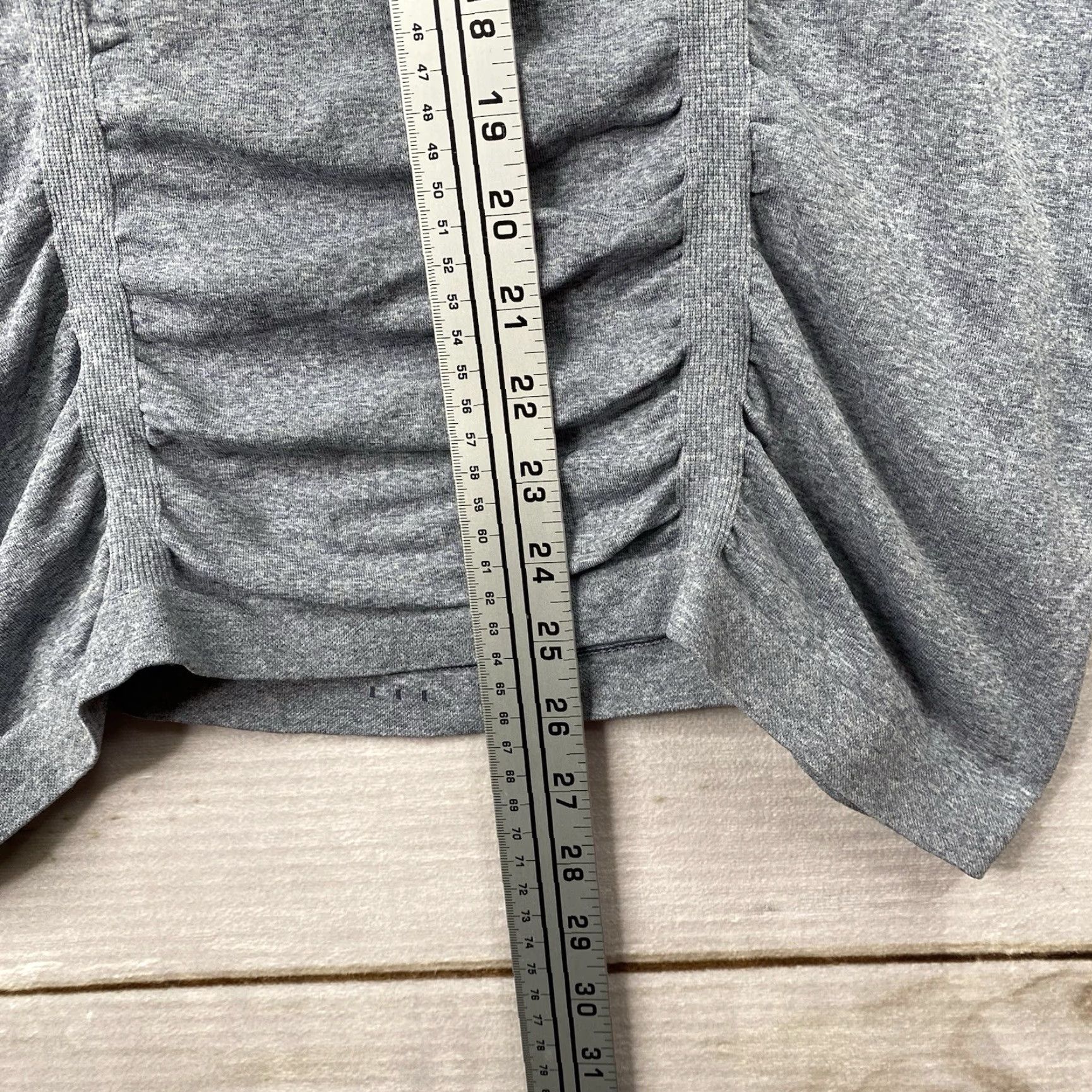 Athleta Athleta Shirt Womens L Gray Ruched Side Short Sleeve Athletic Top Yoga Running Size L / US 10 / IT 46 - 4 Thumbnail